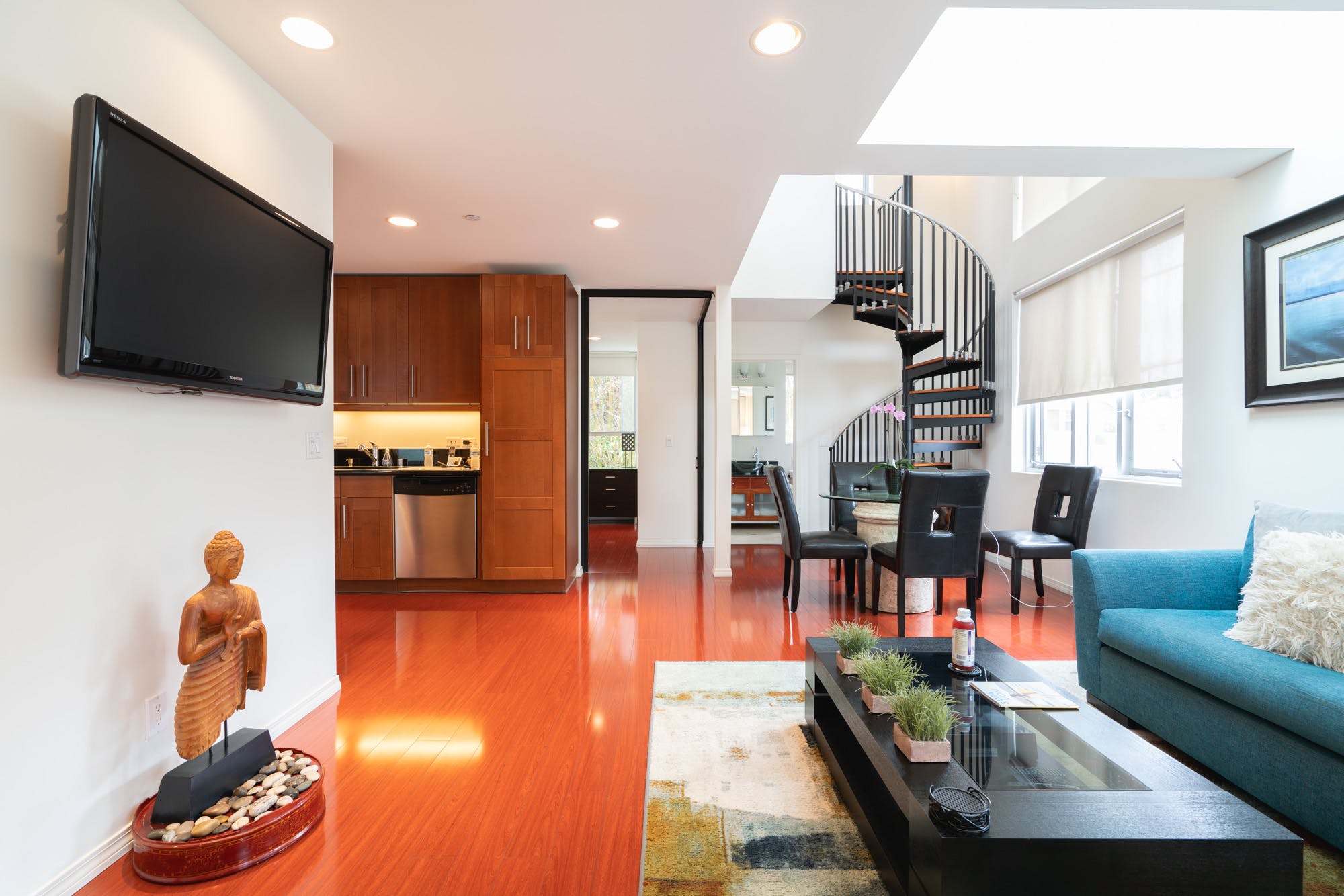 Villa Levante Palisades Santa Monica: Luxury 2-Bedroom Loft with Hot Tub and Sea Views, Santa Monica