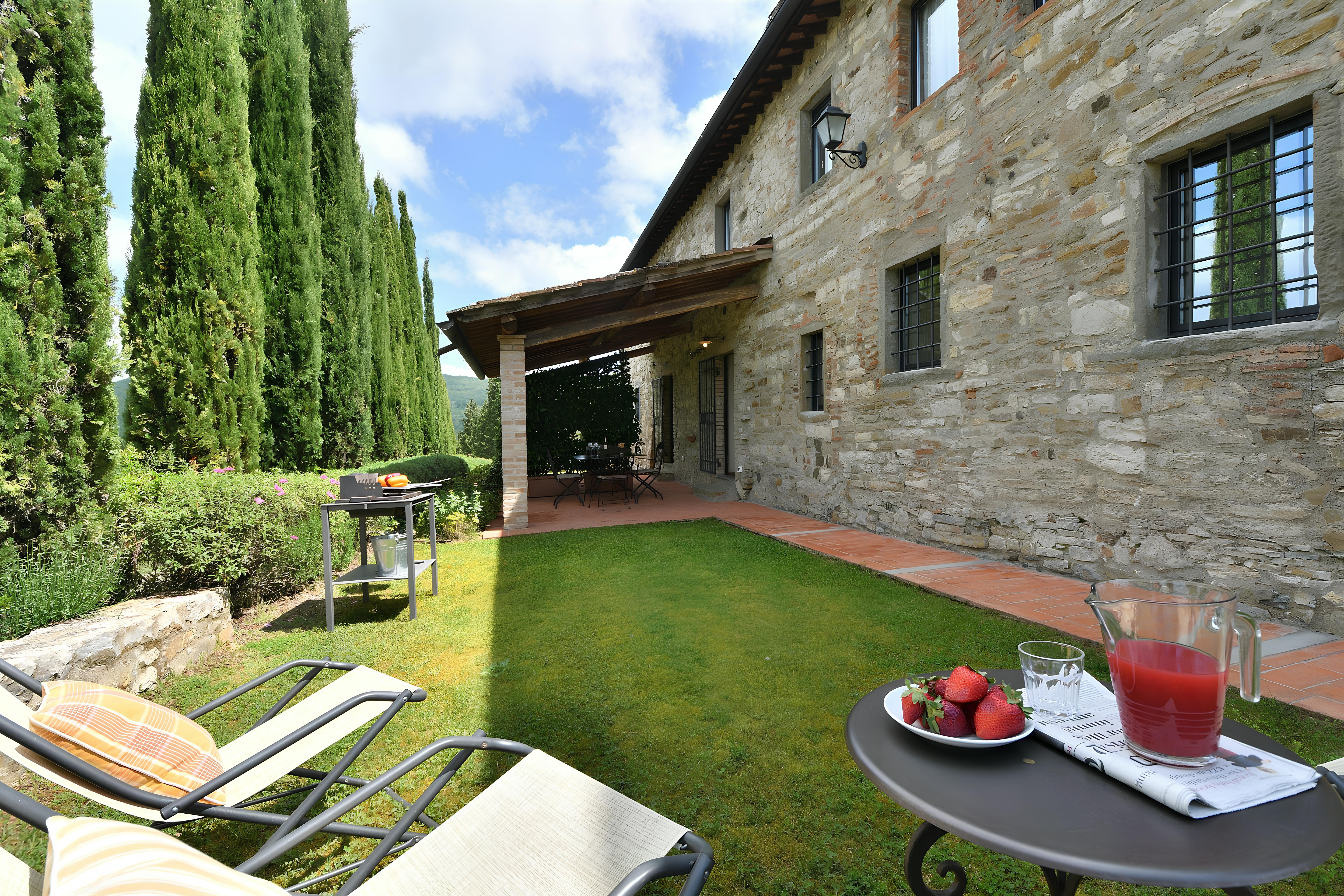 Villa Levante Panzano Chianti: Luxury 2-Bedroom Villa with Private Terrace and Pool, Chianti