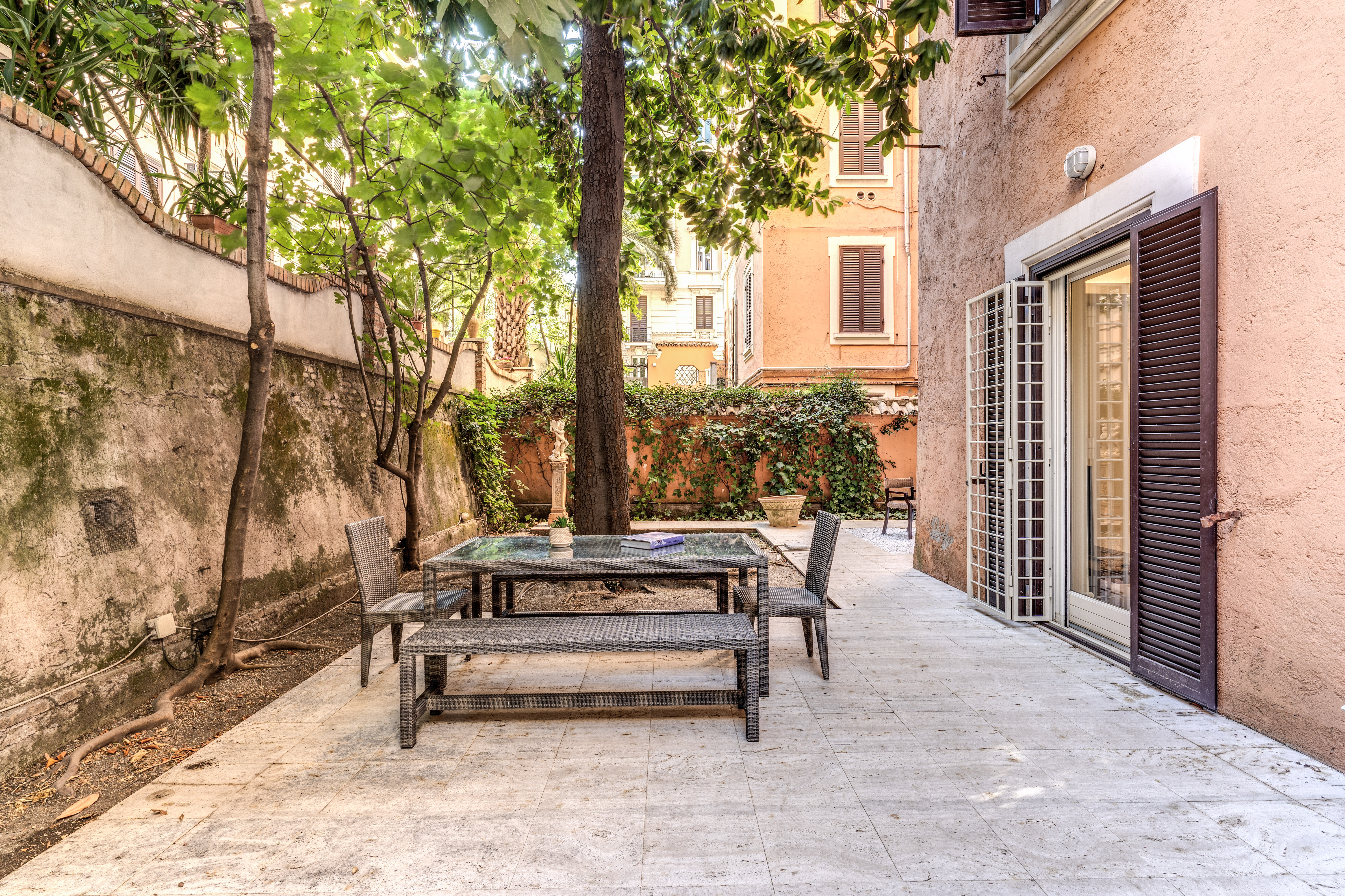 Villa Levante Parioli Roma: Luxury 2-Bedroom Apartment with Spa and Parking, Flaminio Rome