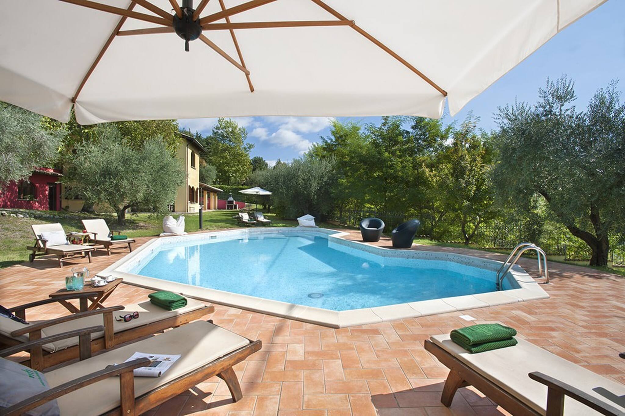 Villa Levante Piandelcecco Acqualagna: Luxury 5-Bedroom Villa with Hot Tub and Private Parking, Marche, Italy