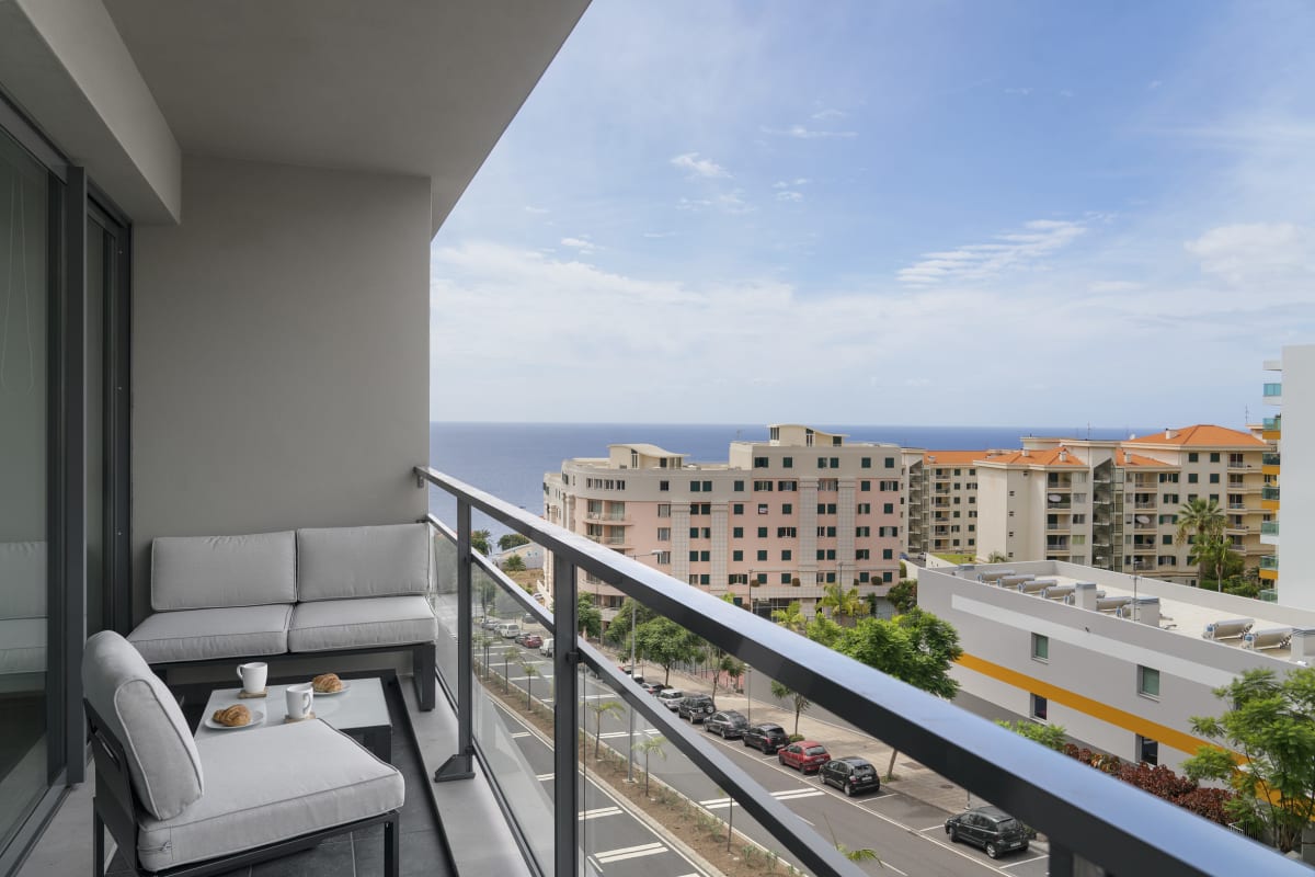 Villa Levante Piornais Funchal: Luxury 2-Bedroom Apartment with Sea Views and Pool, Madeira