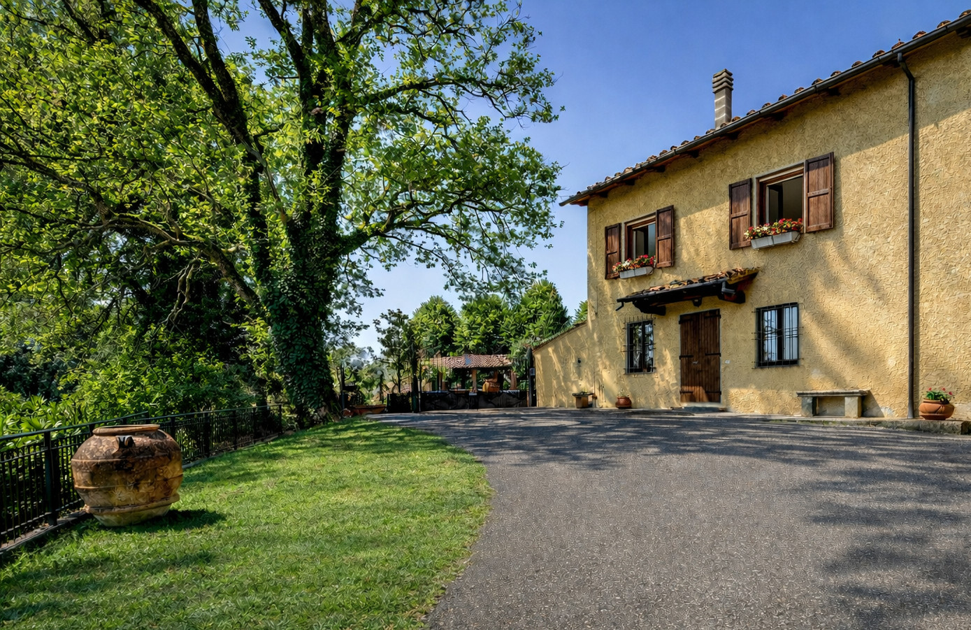 Villa Levante Poggio Barberino: Luxury 2-Bedroom Villa with Private Garden and Parking, Tuscany