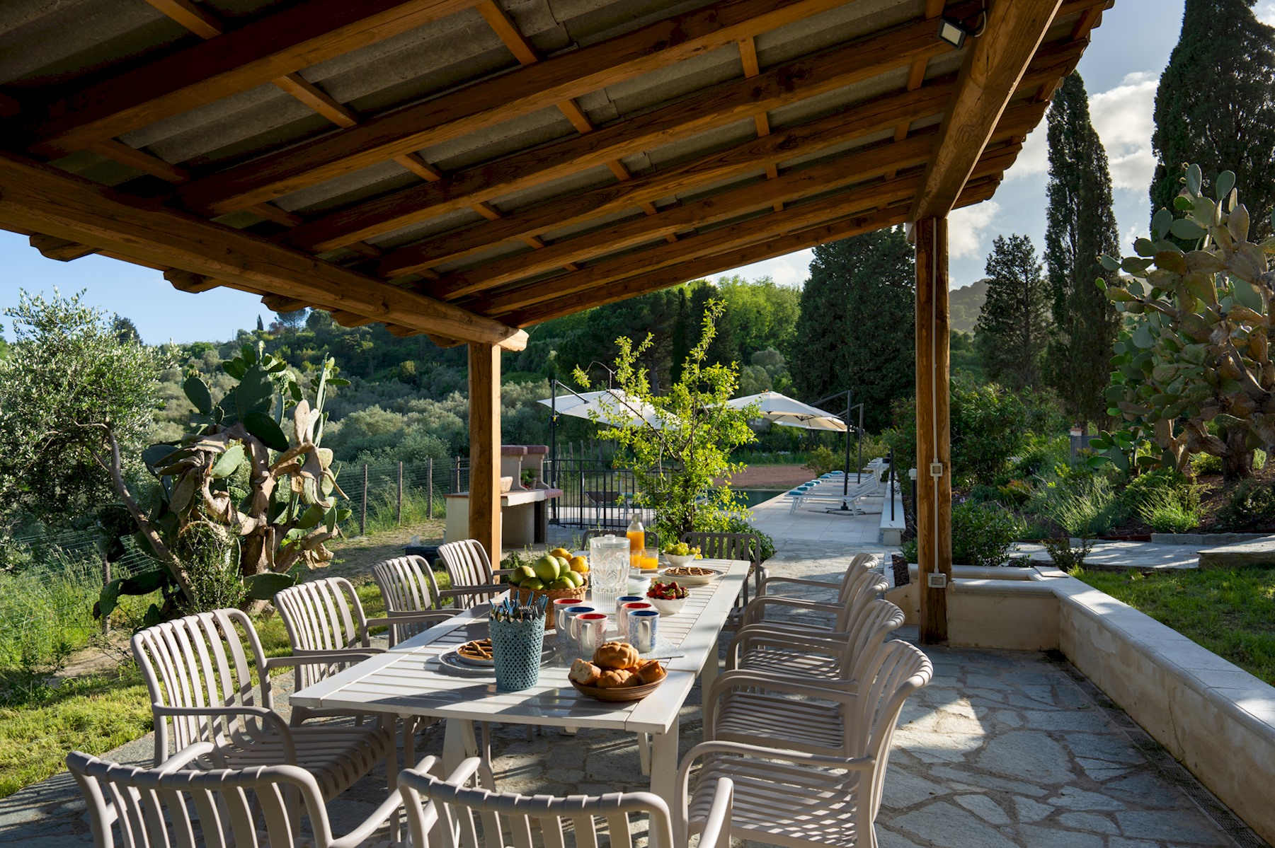 Villa Levante Poggio Quercianella Livorno: Luxury 5-Bedroom Villa with Infinity Pool and Air-Con, Livorno Tuscany