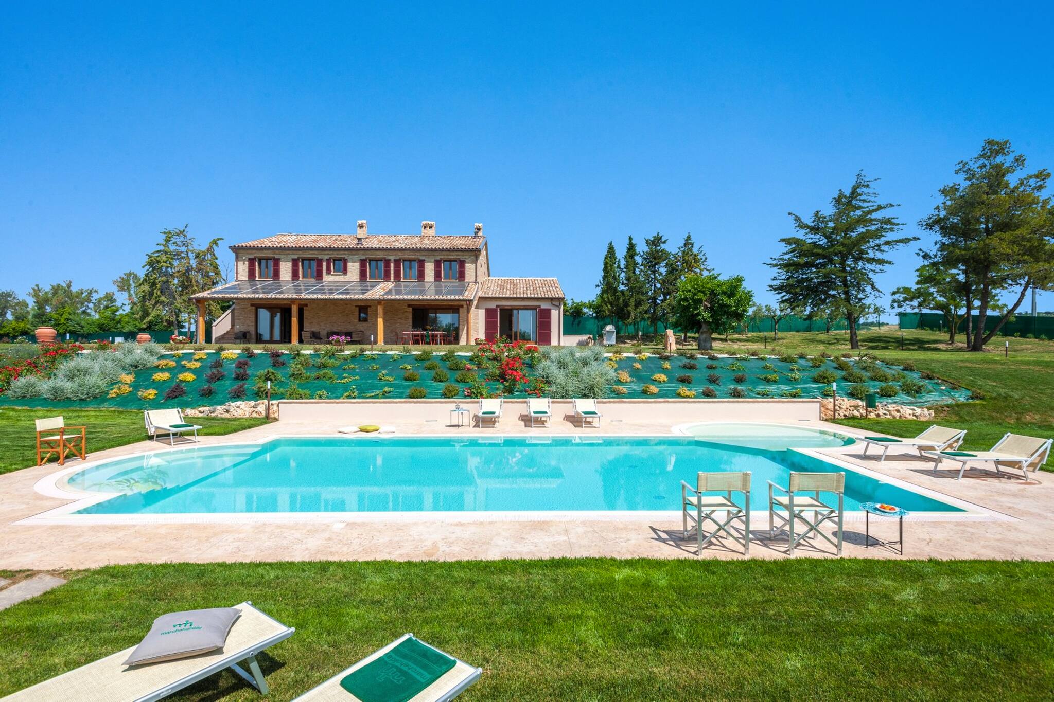 Villa Levante Poggio Sassoferrato: Luxury 6-Bedroom Villa with Hot Tub and Private Parking in Marche