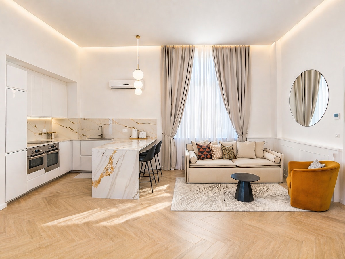 Villa Levante San Lorenzo Firenze: Luxury 2-Bedroom Apartment with Private Terrace and Spa, Florence Santa Maria Novella