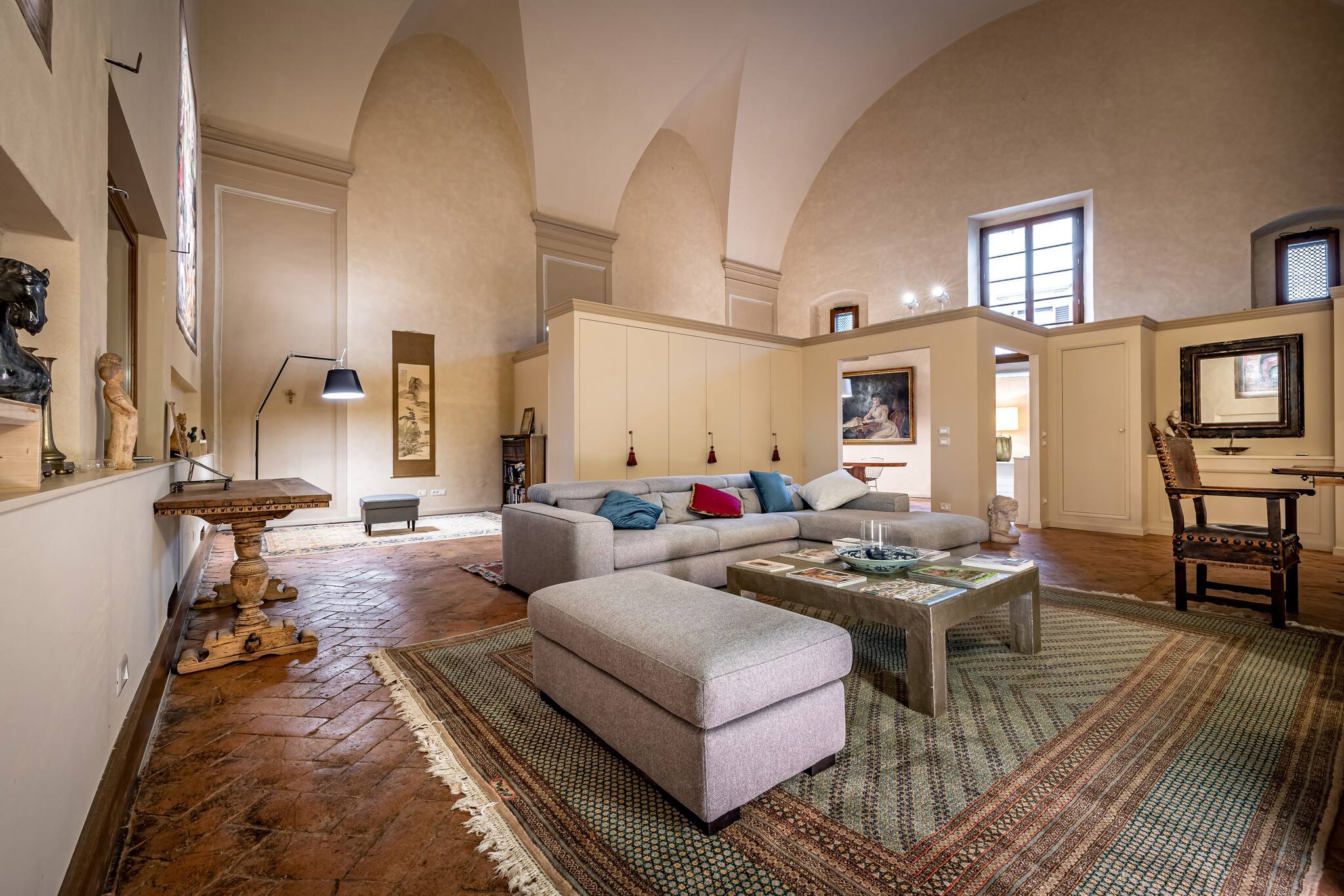 Villa Levante San Niccolò Firenze: Luxury 2-Bedroom Apartment with Air-Con and Parking, Santa Croce Florence