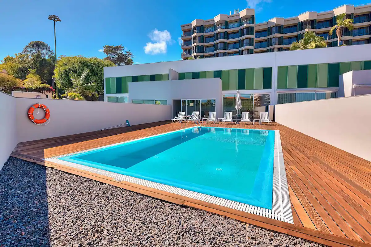 Villa Levantada Caniço Funchal: Luxury 3-Bedroom Apartment with Private Pool and Sea Views in Funchal