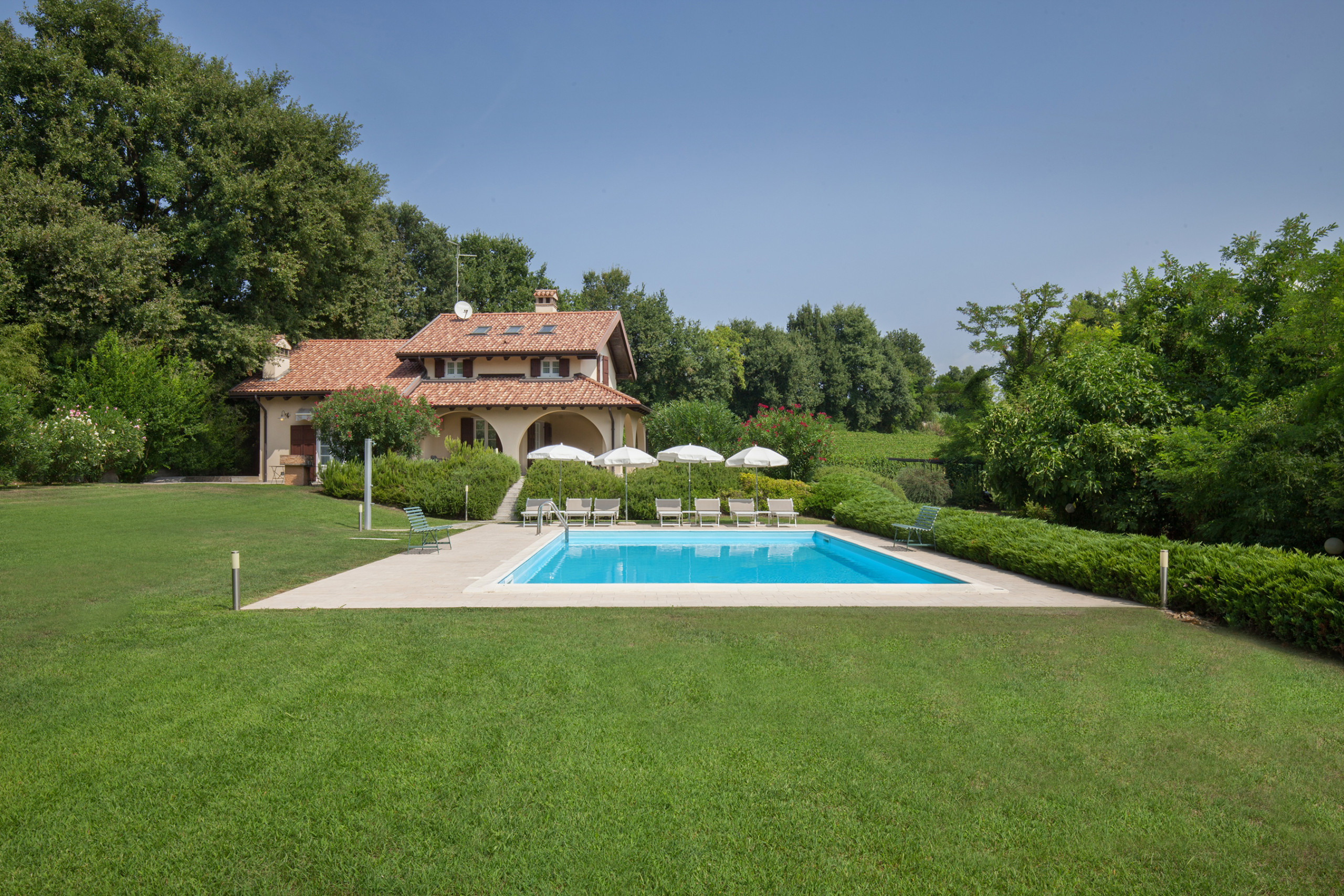 Villa Levante Vigna Marciaga Verona: Luxury 3-Bedroom Villa with Pool and Family Amenities, Verona