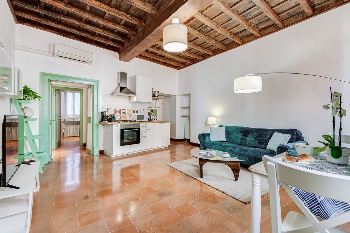 Villa Libeccio Corbezzoli Pantheon: Luxury 1-Bedroom Apartment with Air-Con and Private Parking, Pantheon Rome