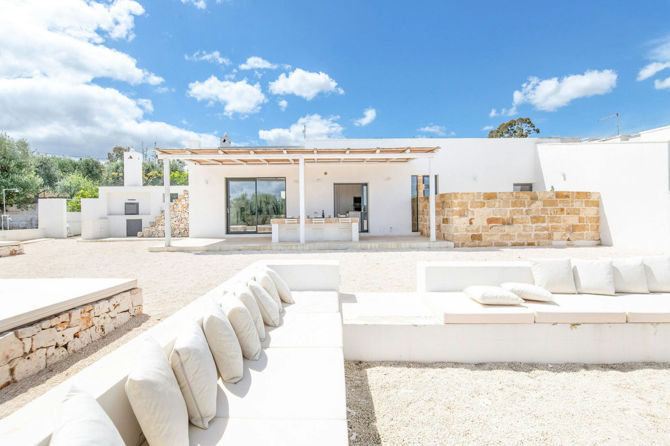 Villa Libeccio Lamione Pilone Ostuni: Luxury 3-Bedroom Villa with Private Pool and Sea Views, Ostuni