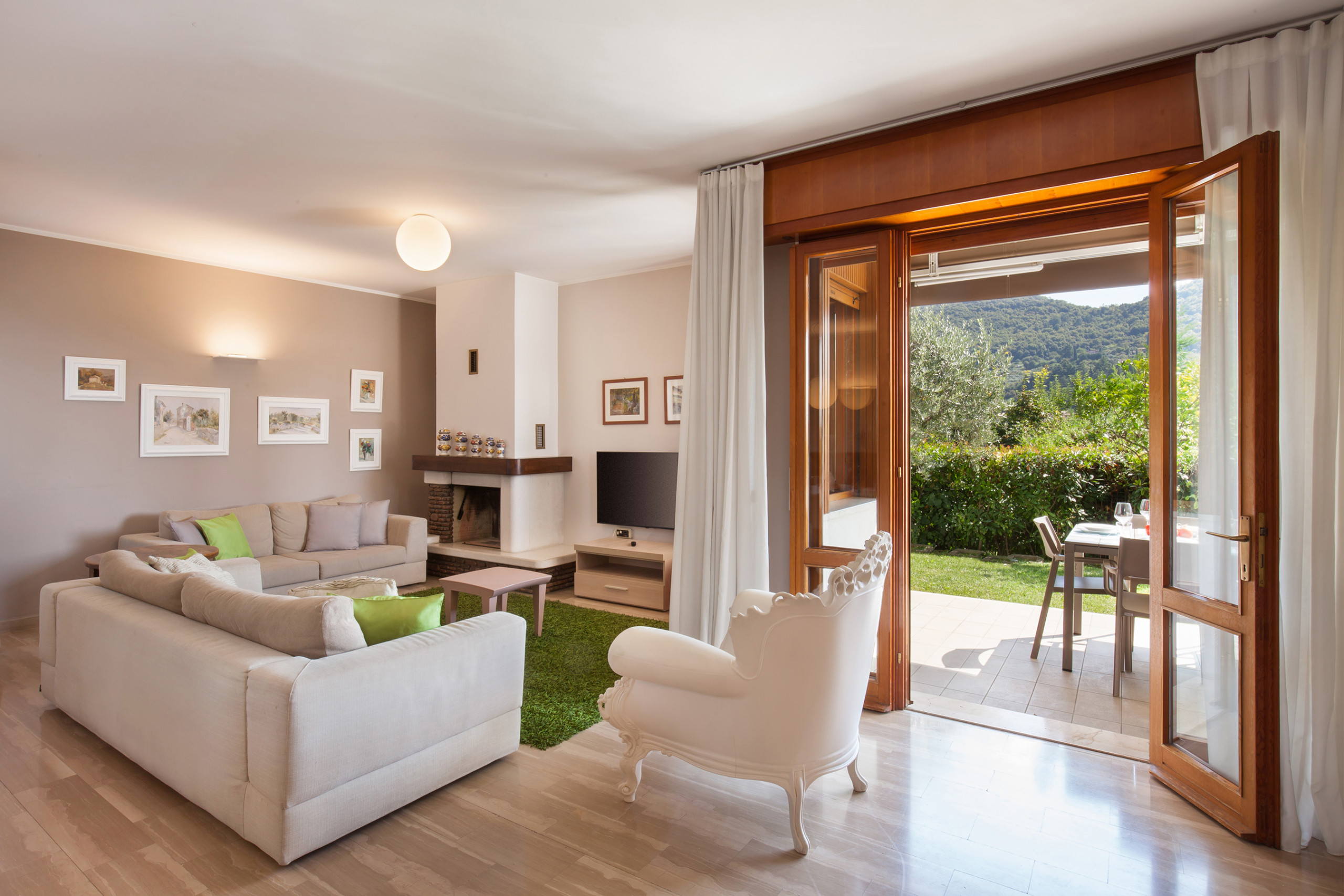 Villa Libeccio Mincio Verona: Luxury 5-Bedroom Villa with Spa and Lake Views, Verona