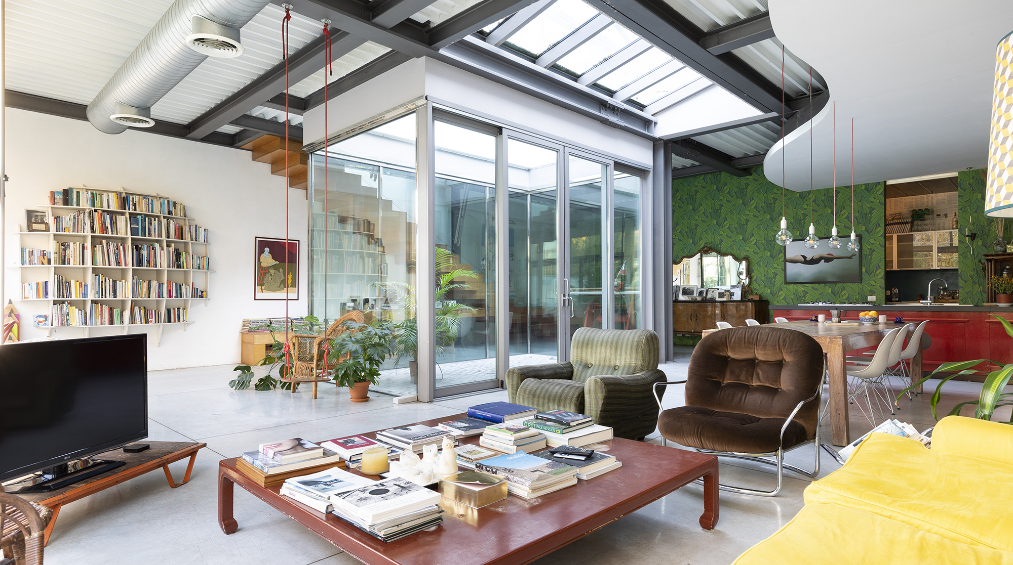 Villa Libeccio Ortica Milano: Luxury 4-Bedroom Apartment with Spa and Family Features in Lambrate, Milan