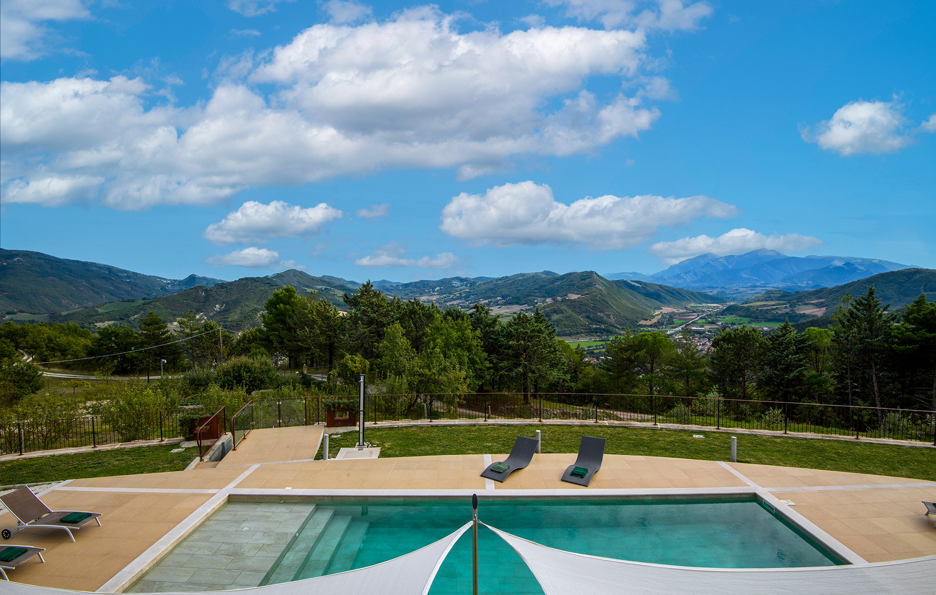 Villa Libeccio Poggio Acqualagna: Luxury 4-Bedroom Villa with Heated Pool and Sauna, Marche Italy