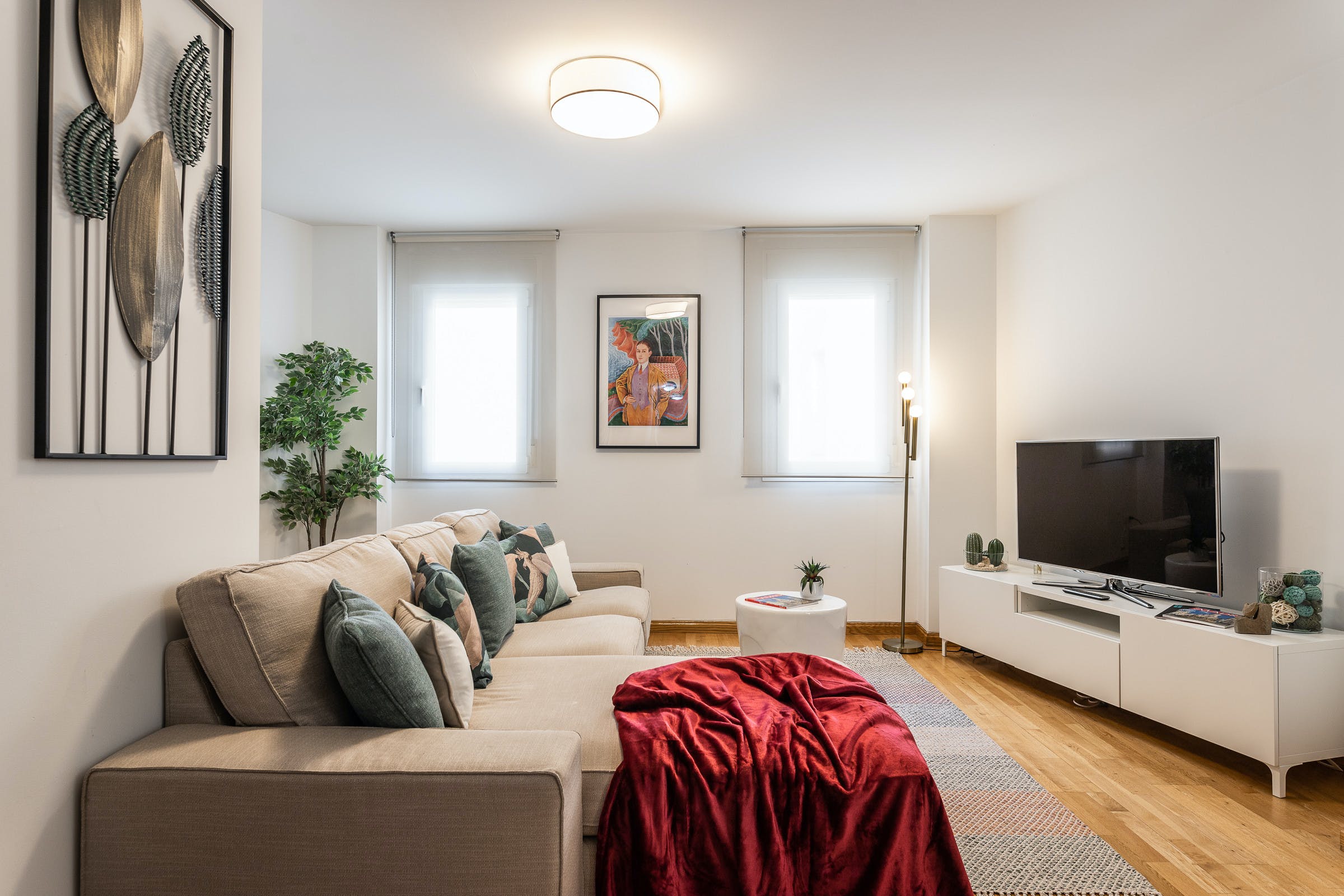Villa Llevant Almagro Chamberí Madrid: Luxury 3-Bedroom Apartment with Spa and Air-Con in Chamberí, Madrid