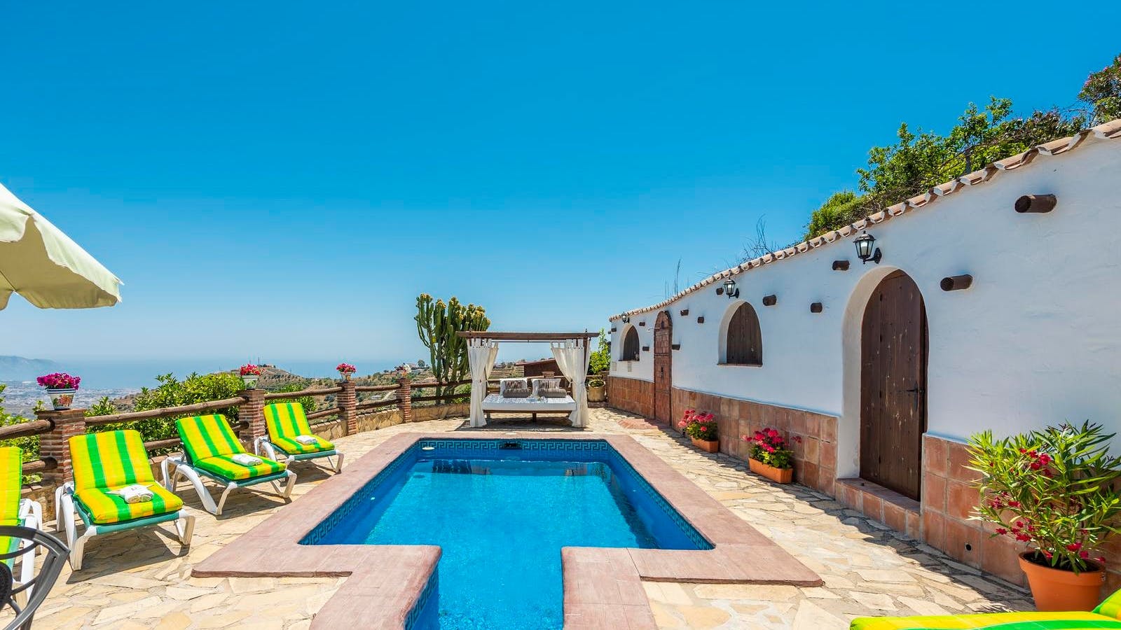 Villa Llevant Ayo Nerja: Luxury 4-Bedroom Villa with Private Pool and Sea Views, Nerja