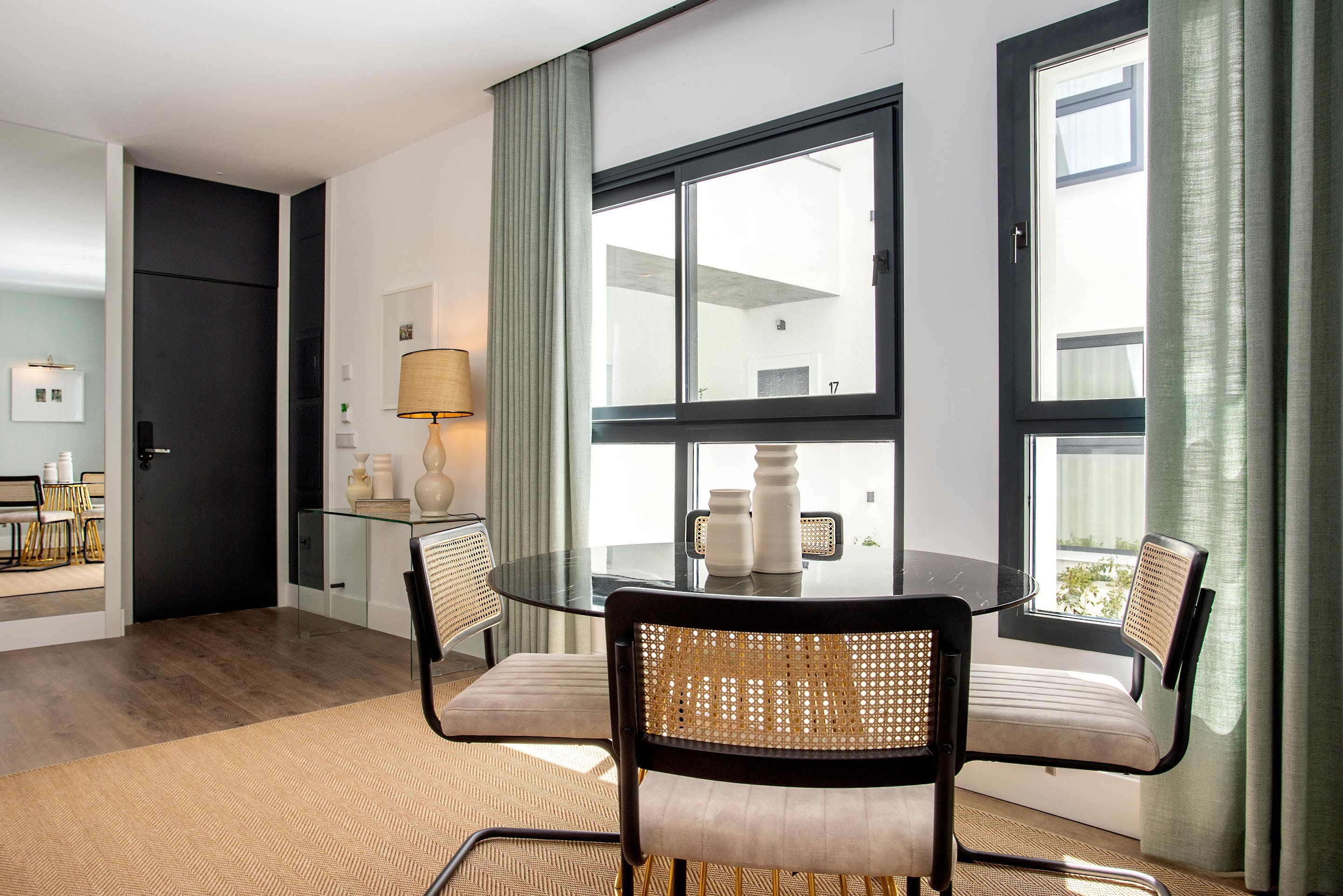 Villa Llevant Betis Sevilla: Luxury 2-Bedroom Apartment with Rooftop Pool in Sevilla El Arenal