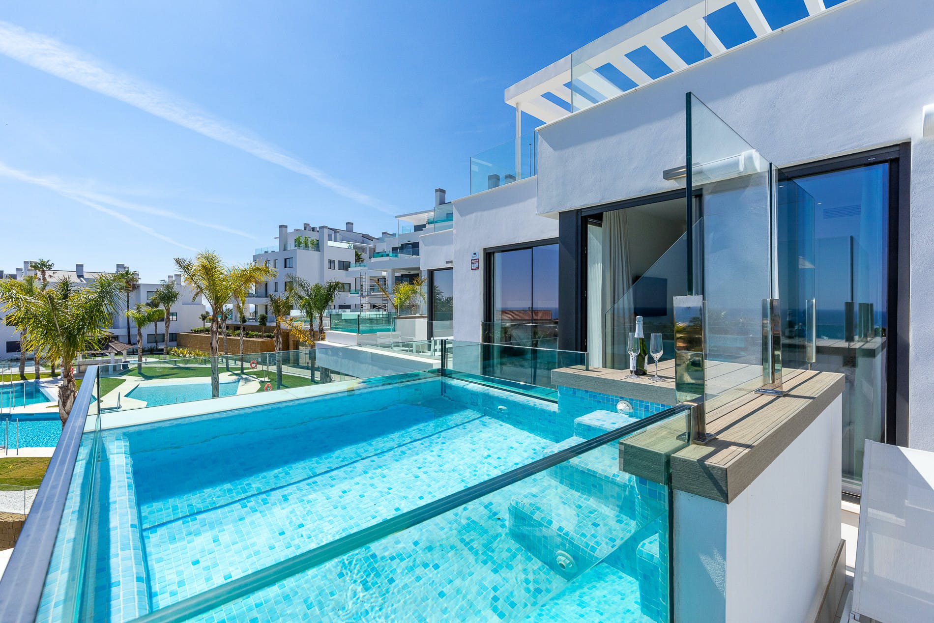 Villa Llevant Calaburras Fuengirola: Bright 2-Bedroom Apartment with Private Pool and Sea Views, Fuengirola