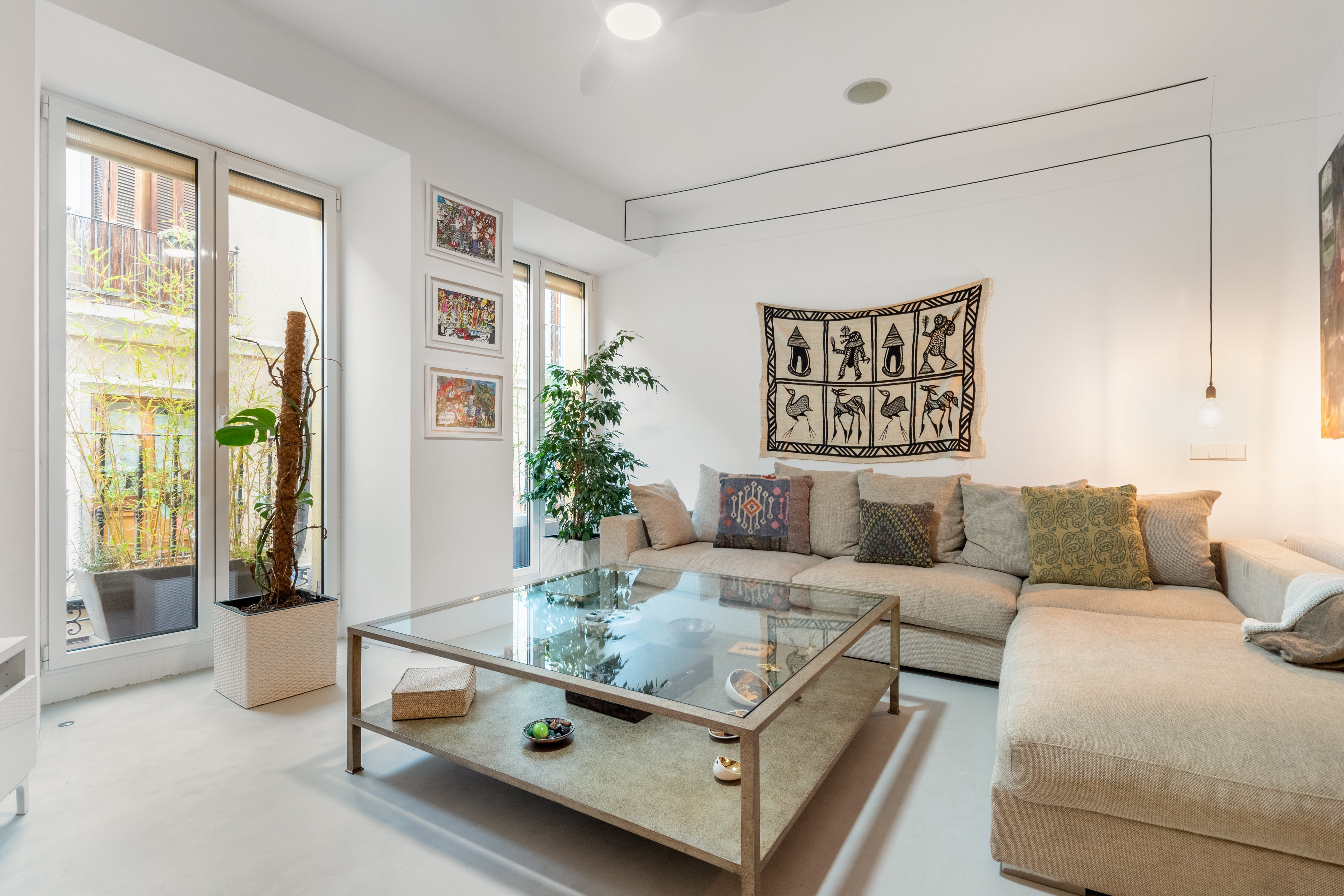 Villa Llevant Conde Duque Madrid: Luxury 3-Bedroom Apartment with Spa and Air-Con, Malasaña Madrid