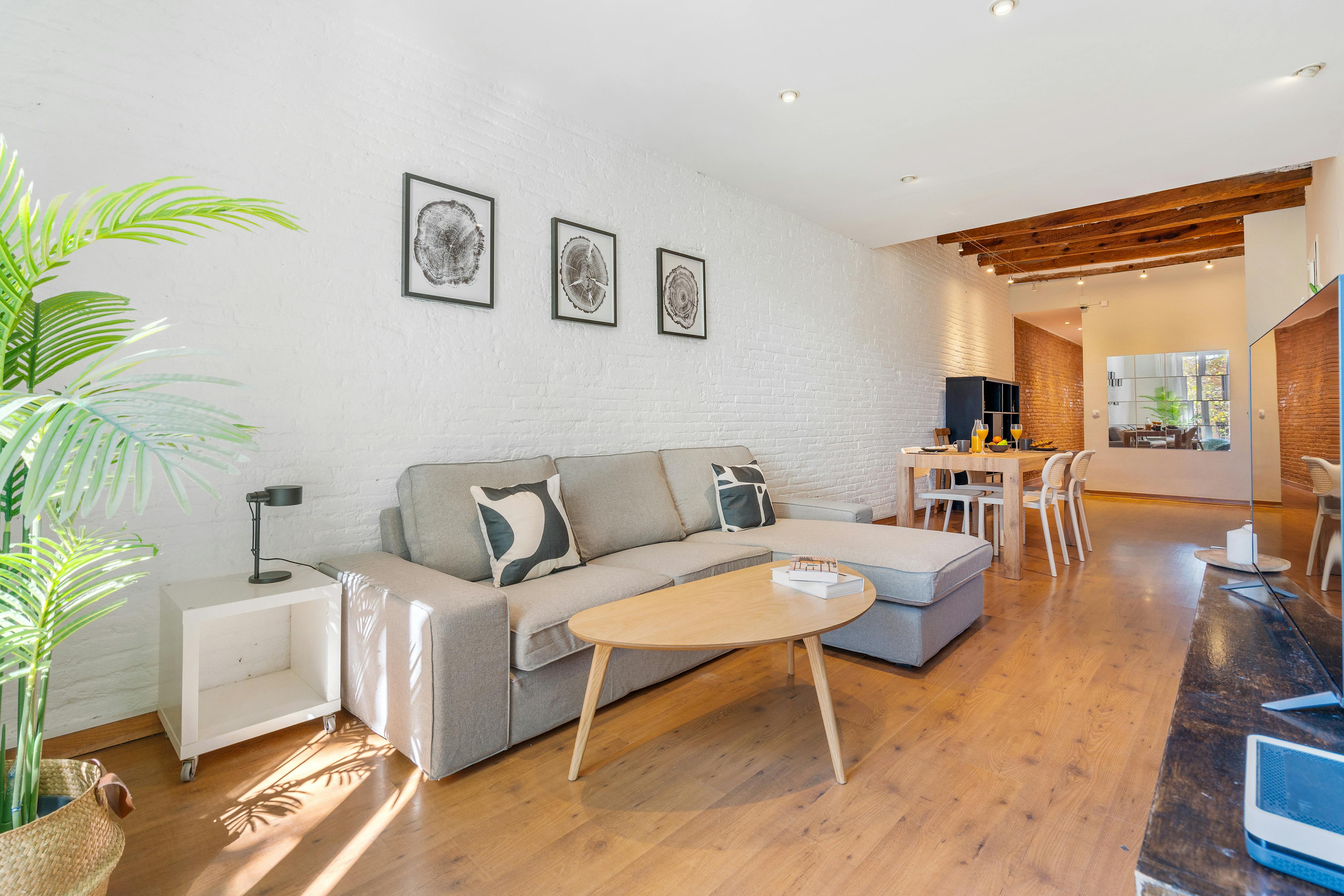 Villa Llevant Corberó Barcelona: Luxury 2-Bedroom Apartment with Spa and Parking in Eixample, Barcelona