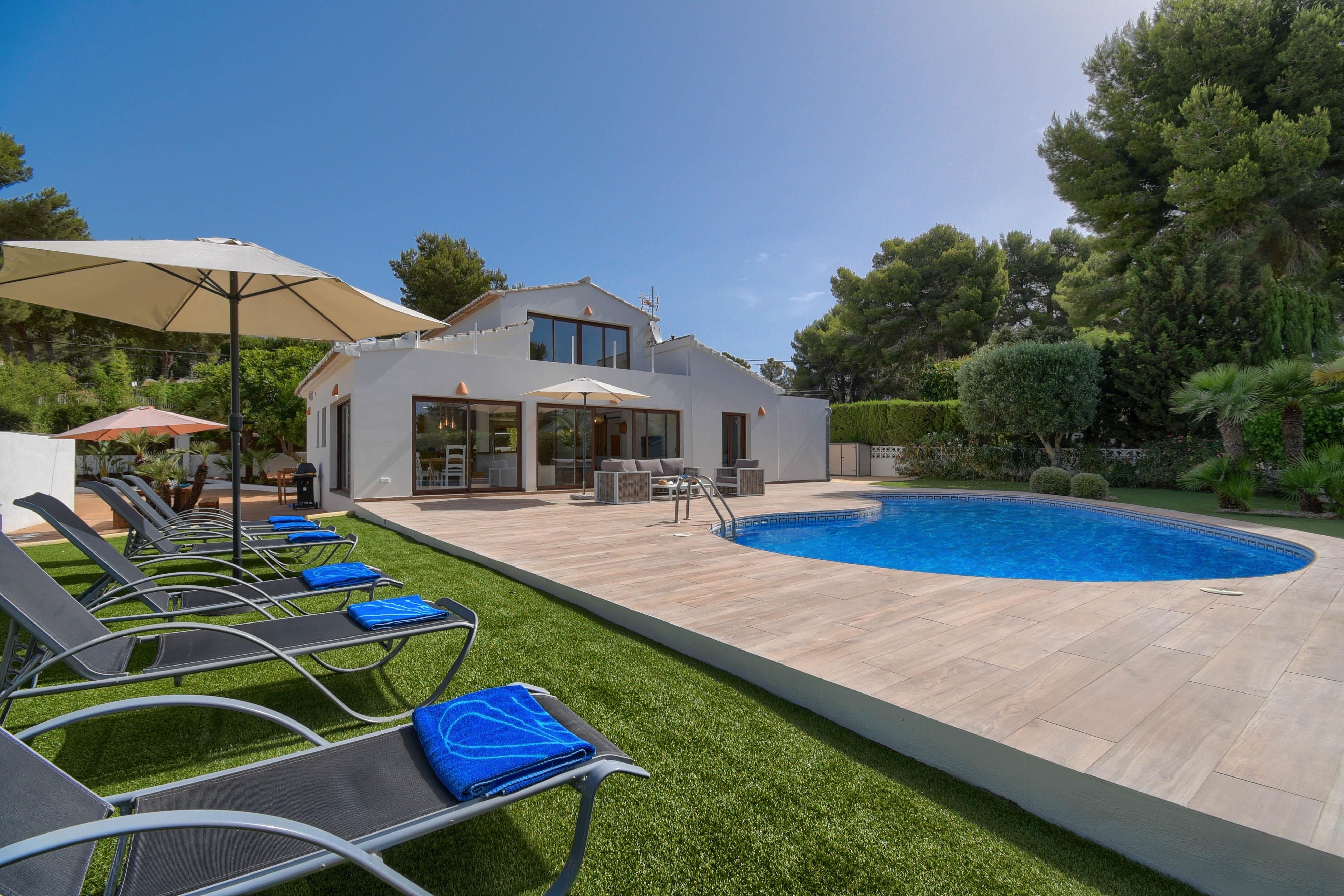 Villa Llevant Granadella Jávea 76744: Luxury 2-Bedroom Apartment with Sea Views and Pool, Jávea