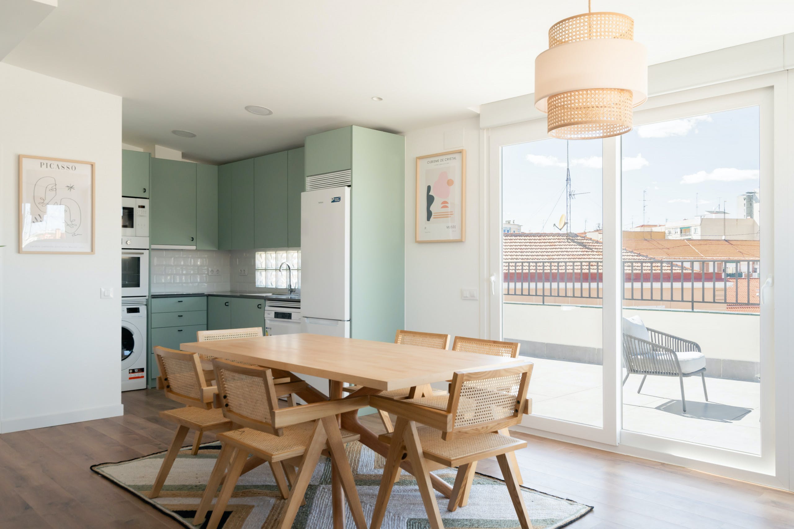 Villa Llevant Lavapiés Madrid: Luxury 2-Bedroom Apartment with Spa and Private Parking, La Latina Madrid