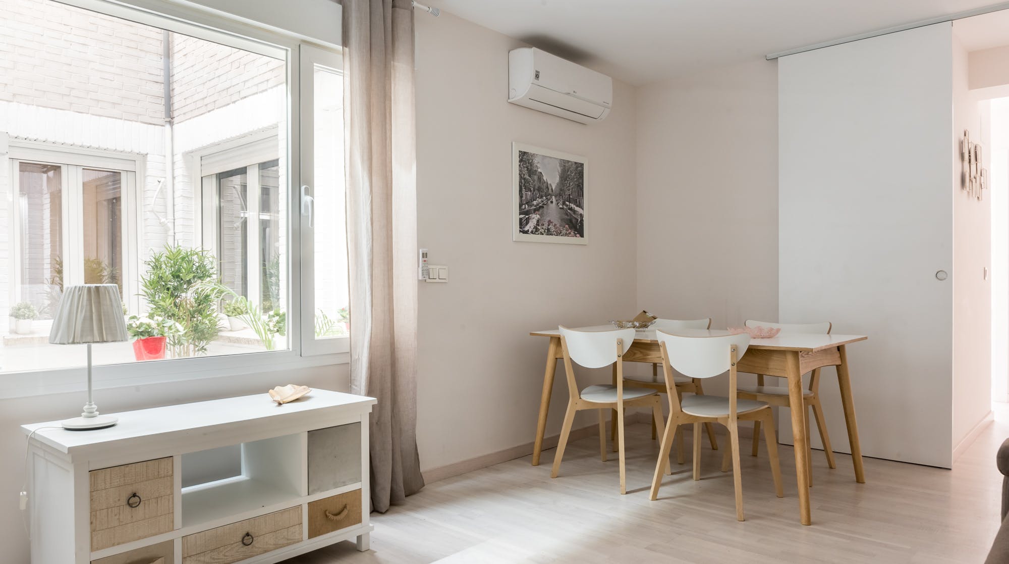 Villa Llevant Lavapiés Reina: Stylish 2-Bedroom Townhouse Apartment with Spa and Air-Con, Lavapiés Madrid