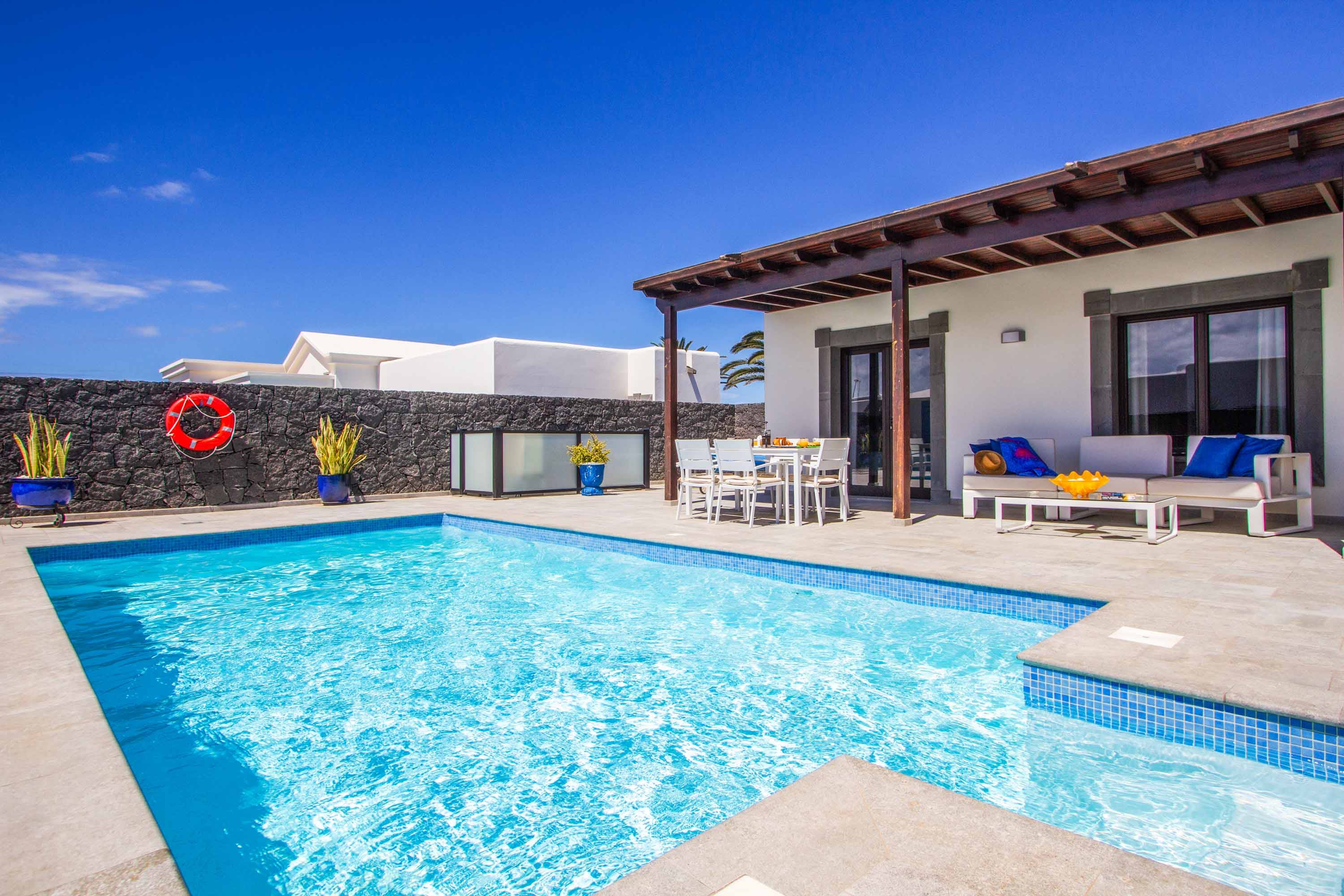 Villa Llevant Montaña Roja Las Palmas: Luxury 3-Bedroom Villa with Private Pool and Sea Views, Las Palmas