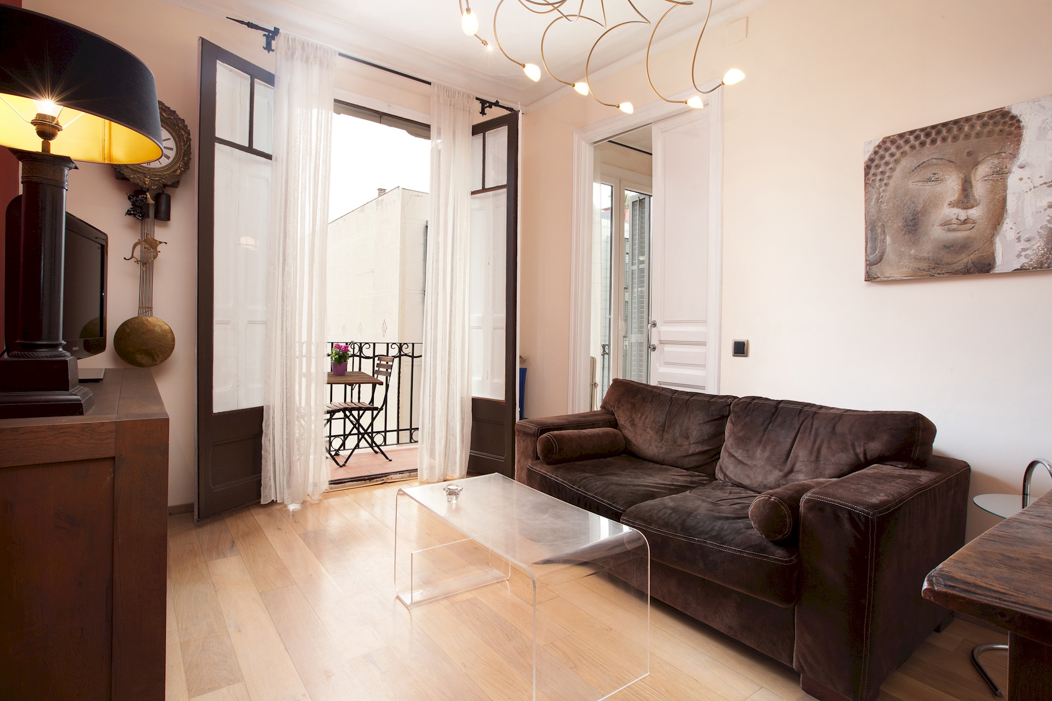 Villa Llevant Montjuïc Barcelona: Chic 2-Bedroom Apartment with Sea View and Spa, El Poble-Sec Barcelona