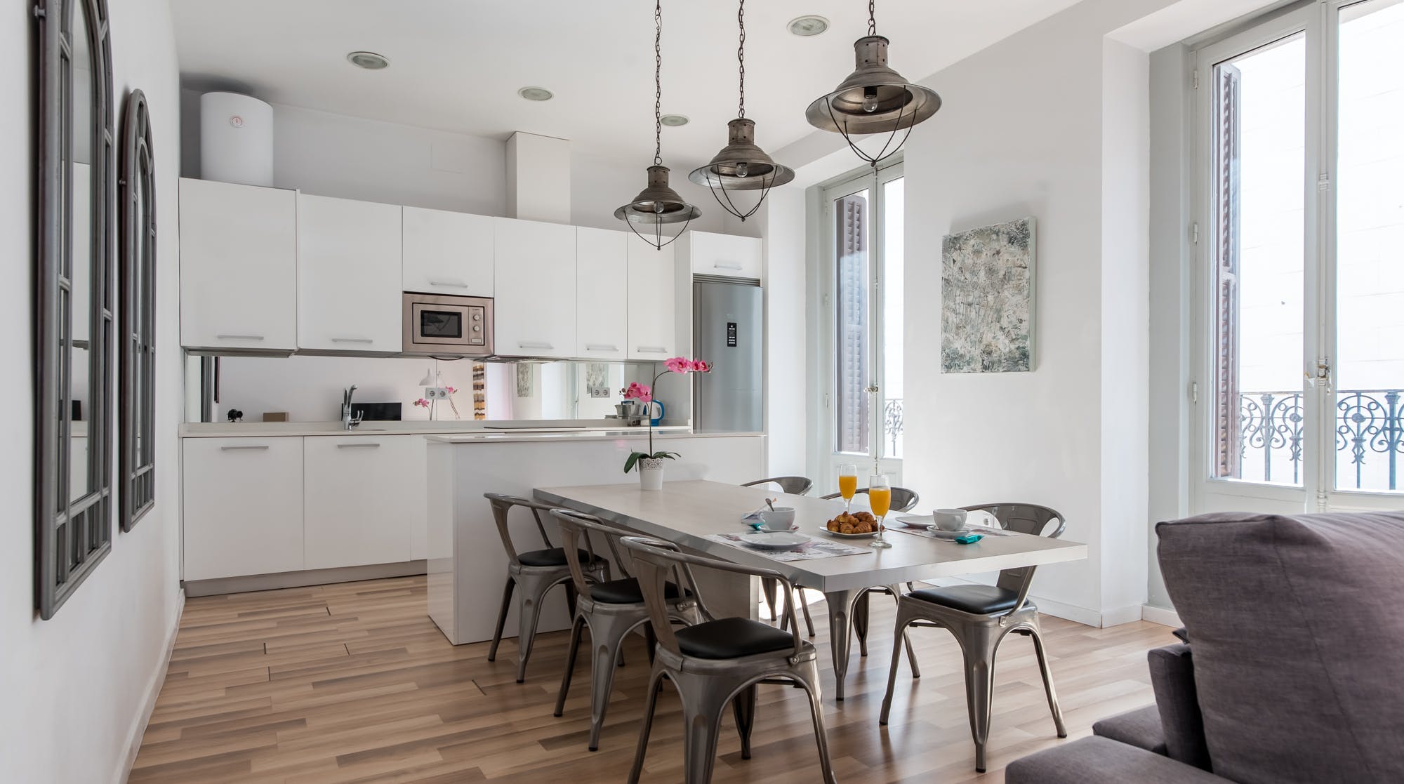 Villa Llevant Palacio Palacio: Modern 2-Bedroom Apartment with Spa and Air-Con, Puerta del Sol Madrid