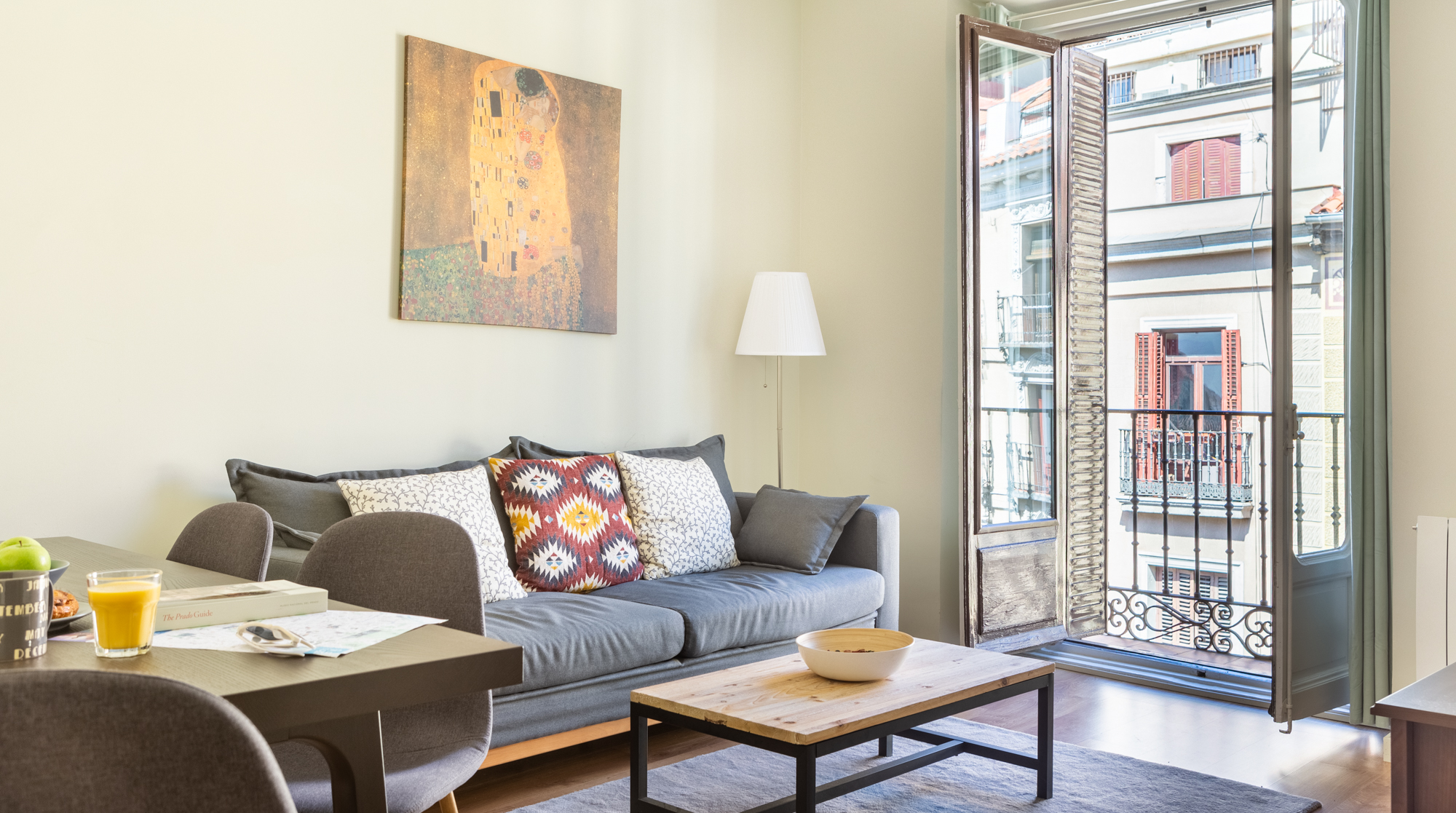 Villa Llevant Palacio Real Madrid: 2-Bedroom Apartment Rental with Air-Con in Madrid Opera y Palacio Real