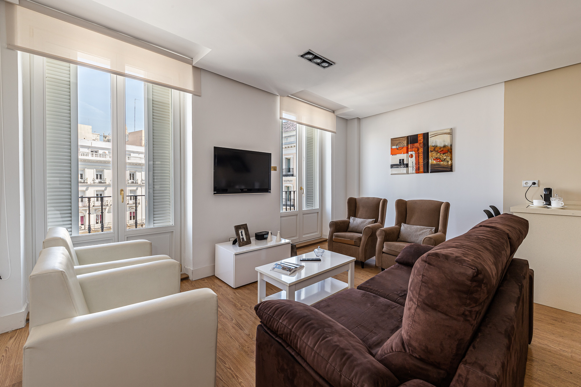 Villa Llevant Palacio Sol: Chic 1-Bedroom Apartment with Spa and Air-Con, Puerta del Sol Madrid