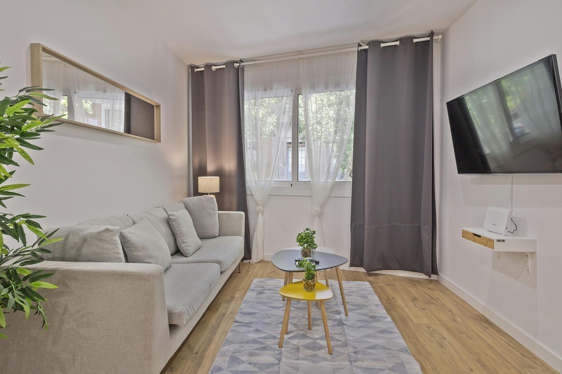 Villa Llevant Pedralbes Barcelona: Charming 3-Bedroom Townhouse with Spa and Air-Con, Barcelona Sants-Les Corts