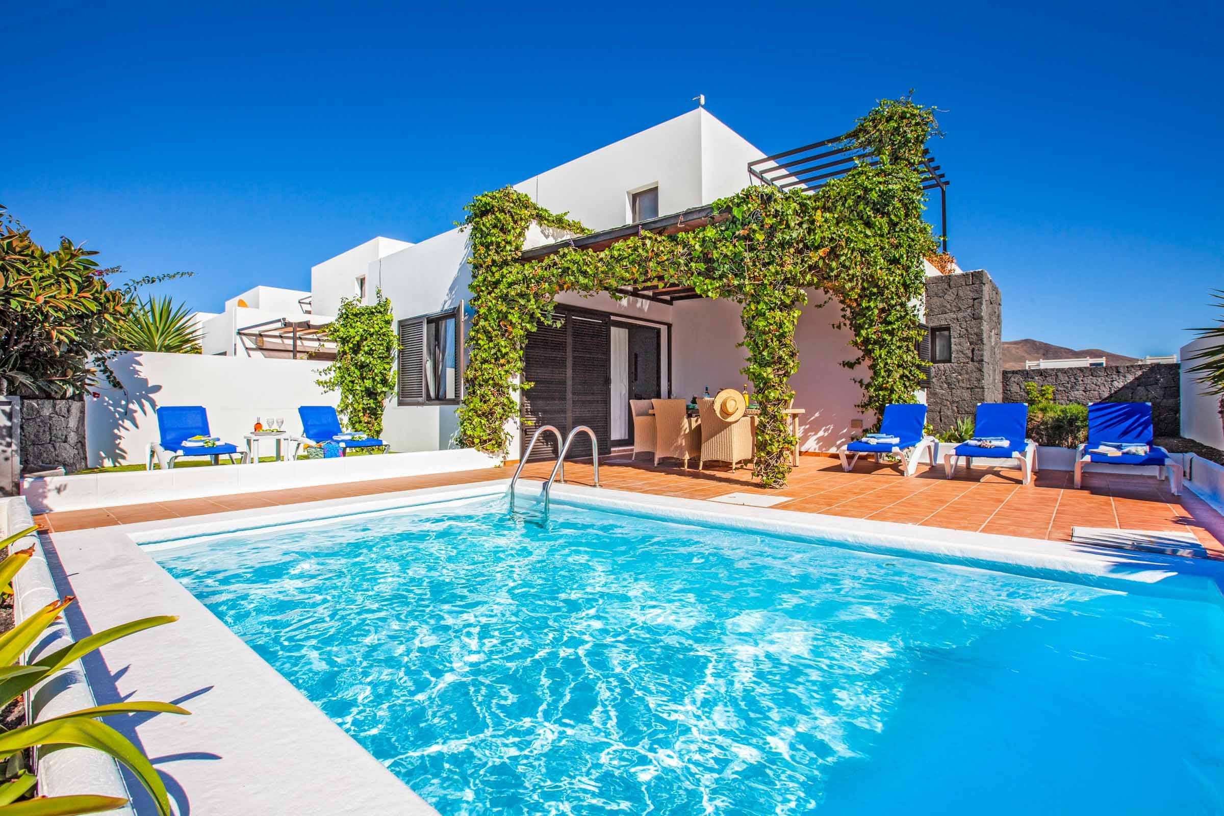 Villa Llevant Playa Chica Las Palmas: Luxury 3-Bedroom Apartment with Private Pool and Sea Views, Las Palmas Lanzarote