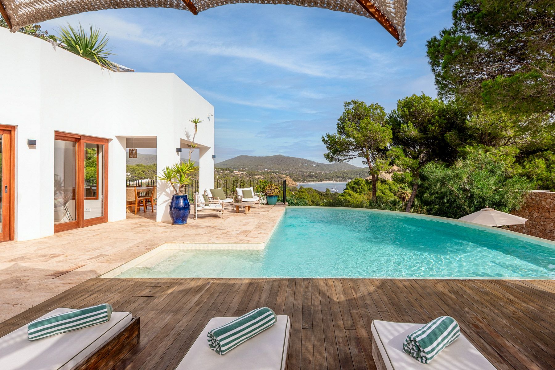 Villa Luminar Cubells Ibiza: 4-Bedroom Sea View Villa with Heated Pool and Spa in Es Cube