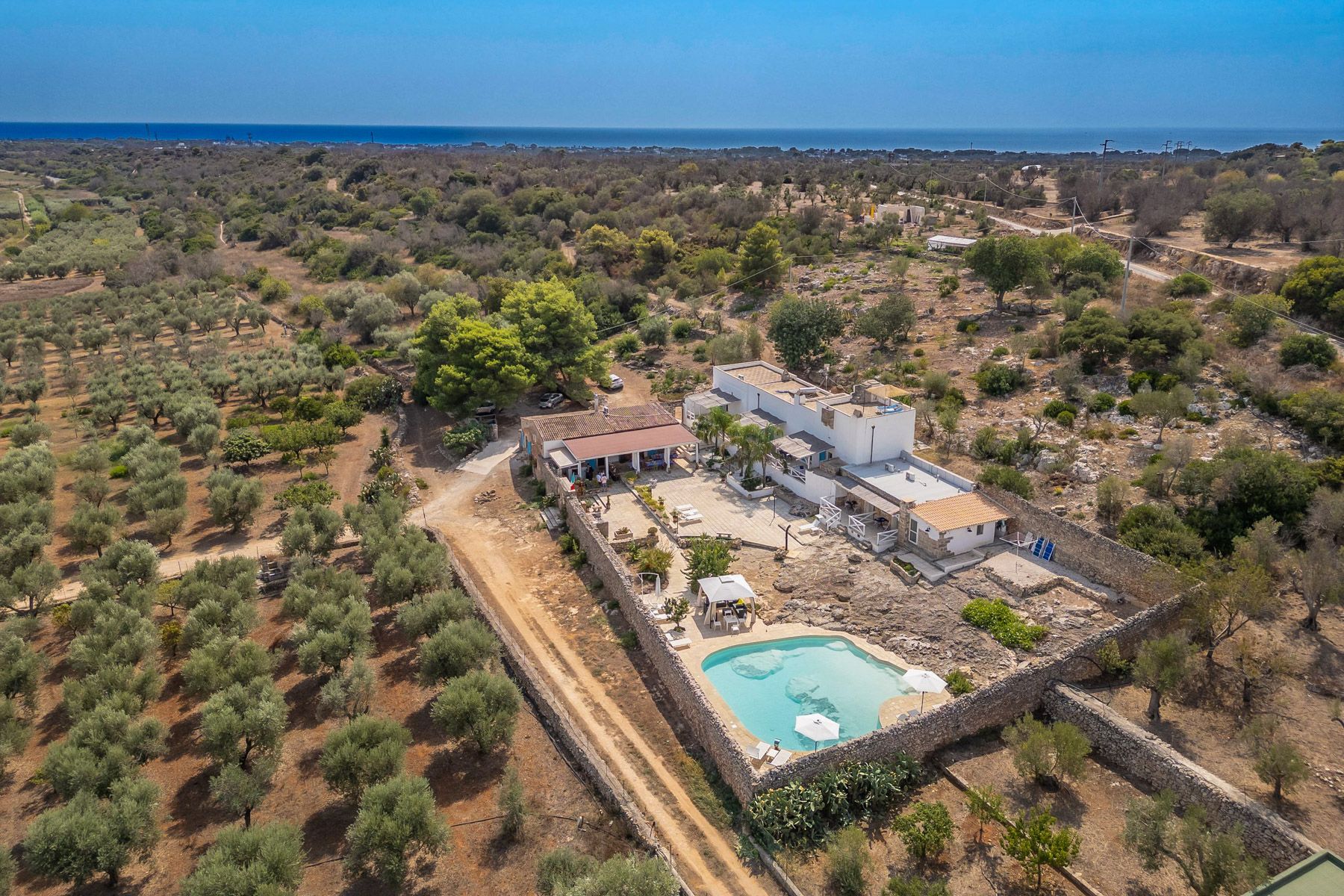 Villa Luminosa Ceglie Ostuni: 6-Bedroom Villa with Spa & Pool Near Salento Coast, Puglia