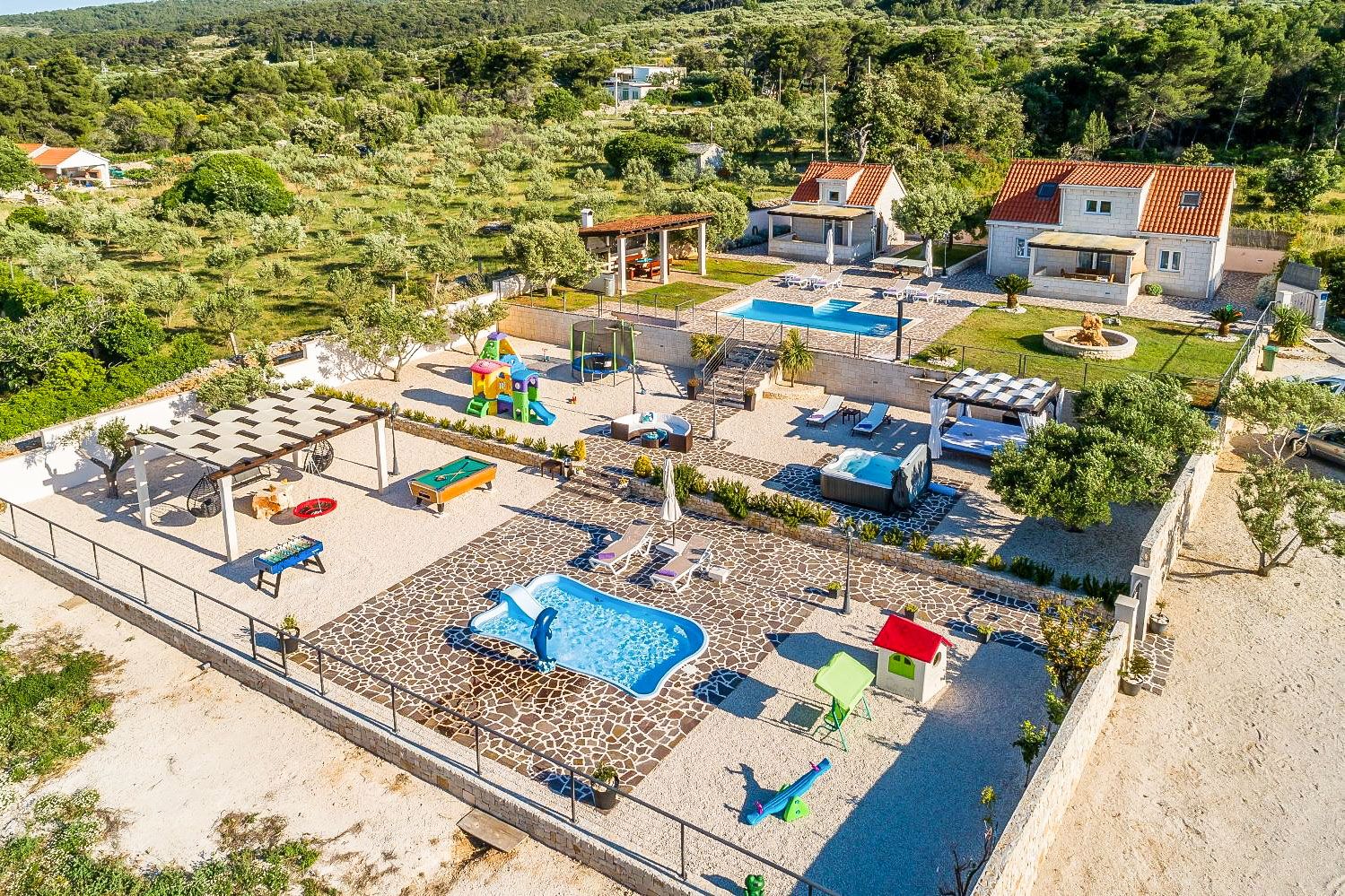 Villa Maestral Sutivan Brač: 3-Bedroom Beachfront Villa with Heated Pool and Sea Views in