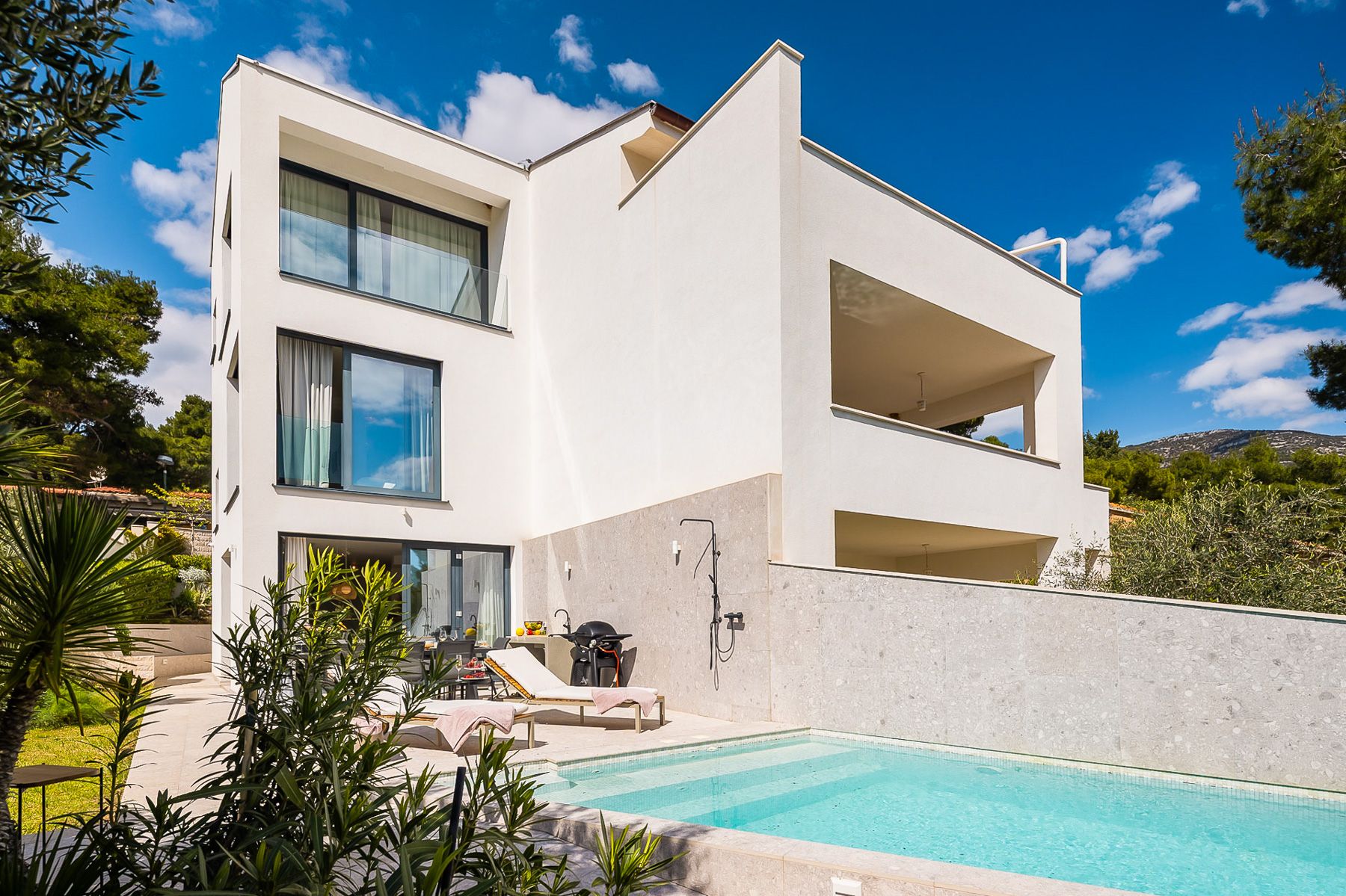 Villa Maestral Zlatni Bol: 5-Bedroom Villa with Heated Pool and Sea Access in Bol, Croa