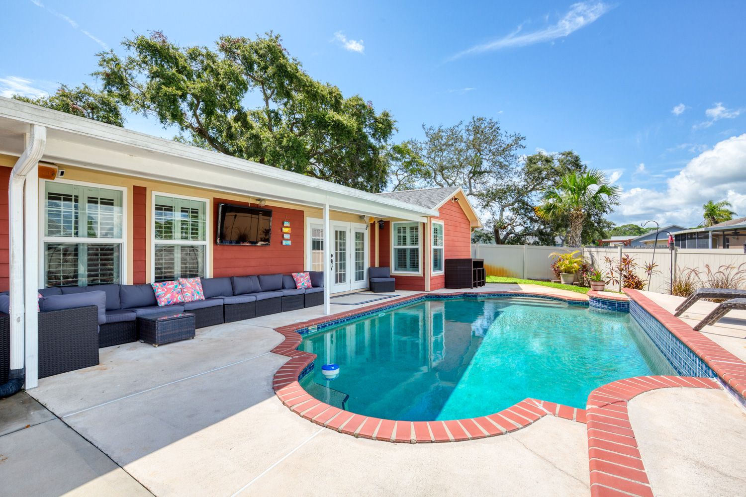 Villa Magnolia Dunlawton Daytona: 3-Bedroom Villa with Private Spa Near the Beach in Daytona B