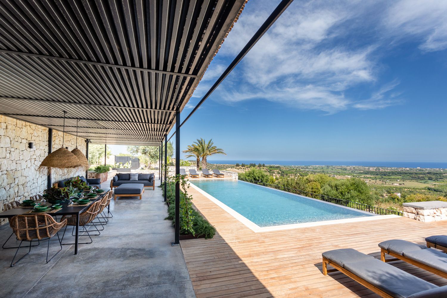 Villa Mandorlo Borgata Avola: 4-Bedroom Villa with Infinity Pool and Sea Views in Avola, S
