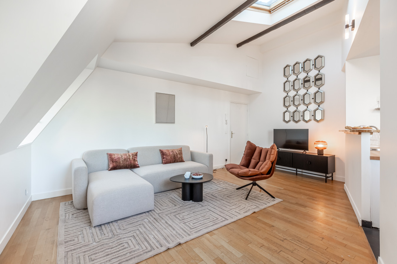 Villa Marin Cernay Paris: Luxury 3-Bedroom Apartment with Spa and Air-Con, Arc de Triomphe – Champs-Élysées Paris