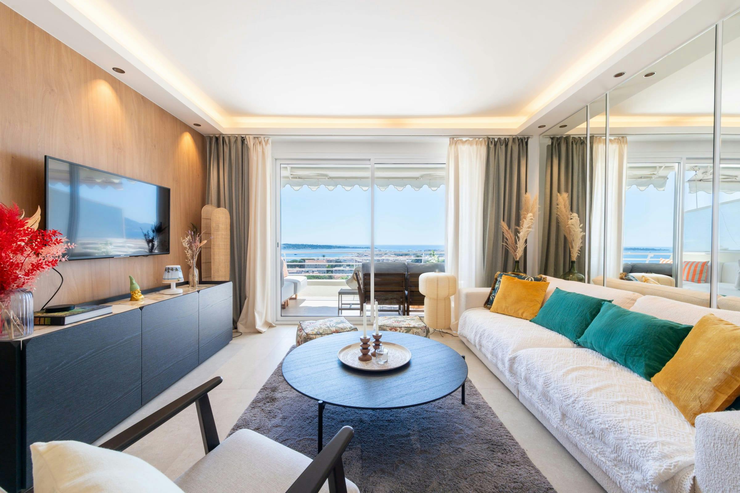 Villa Bourdieu Rue Louis Blanc Cannes: Luxury 2-Bedroom Apartment with Sea Views and Spa in Cannes