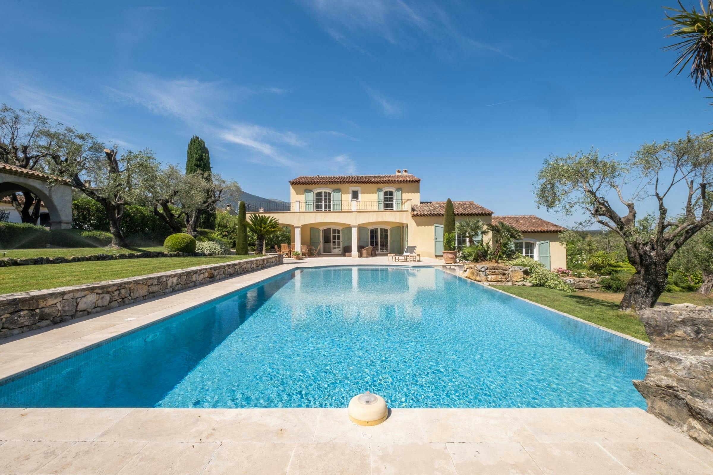 Villa Marin Oleandro Roquefort-les-Pins: Luxury 5-Bedroom Villa with Private Pool and Sea Views, Côte d’Azur