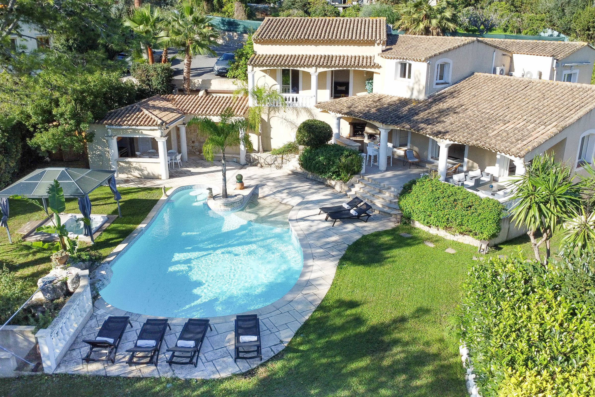 Villa Marin Safran Golfe-Juan Cannes: Luxury 6-Bedroom Villa with Heated Pool and Spa, Cannes French Riviera