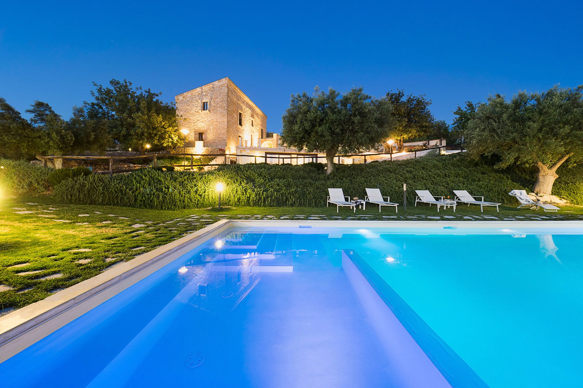 Villa Melograno Donnalucata Scicli: 4-Bedroom Villa with Hot Tub, Tennis Court & Sauna Near Baro