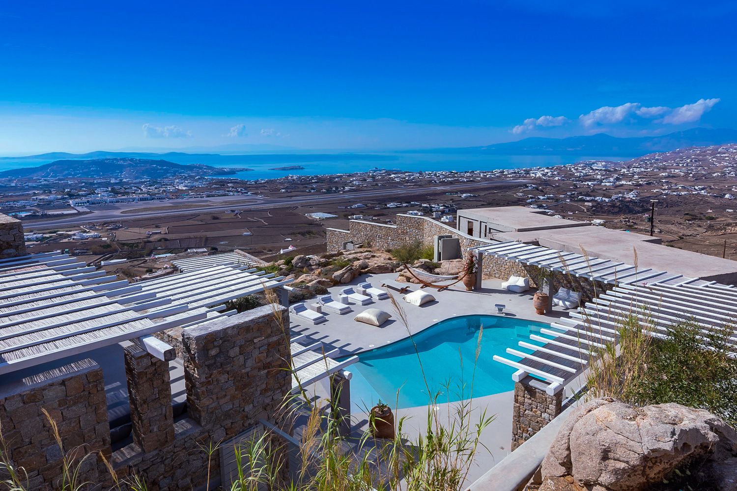 Villa Meltémi Kórfos Mykonos: 5-Bedroom Villa with Private Pool and Hot Tub in Ornos, Myko