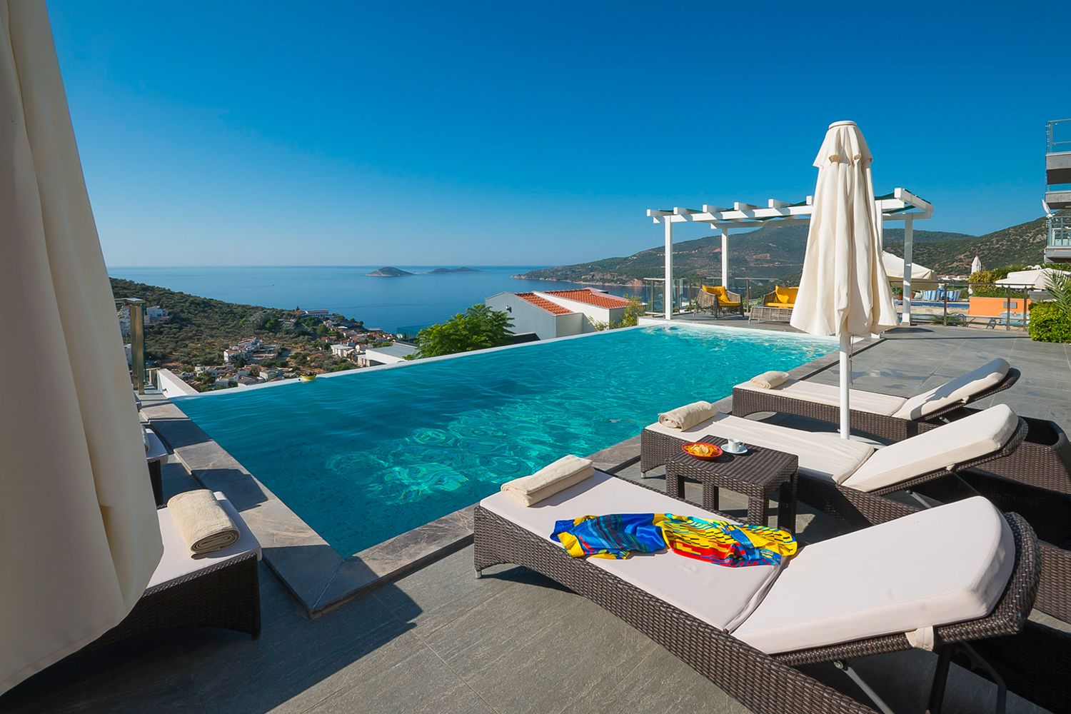 Villa Mercan Altınkum Didim: 3-Bedroom Infinity Pool Villa with Panoramic Bay Views in Ka