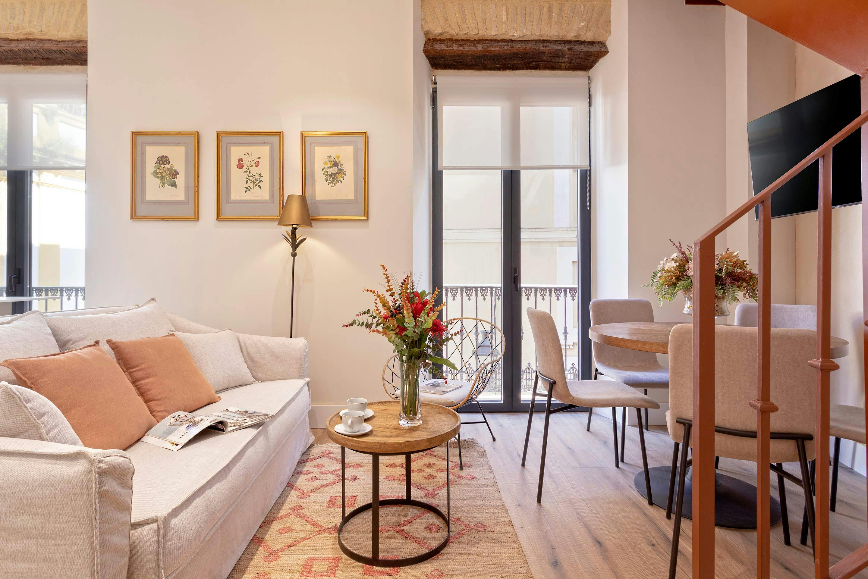 Villa Mestral Alfalfa Sevilla: Luxury 3-Bedroom Apartment with Private Terrace and Air-Con in Sevilla