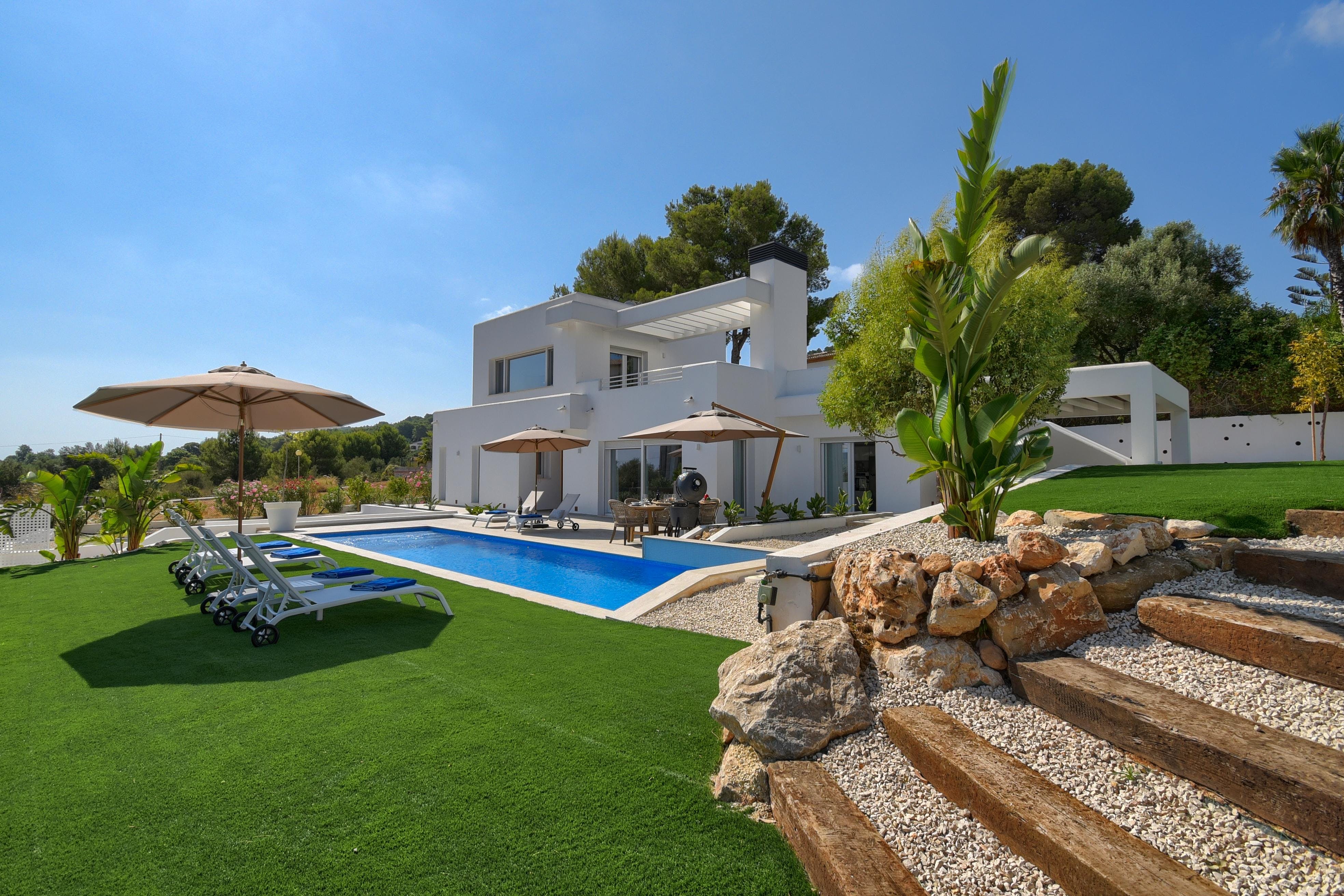 Villa Mestral Ambolo Jávea: Luxury 3-Bedroom Apartment with Private Pool and Sea Views, Jávea