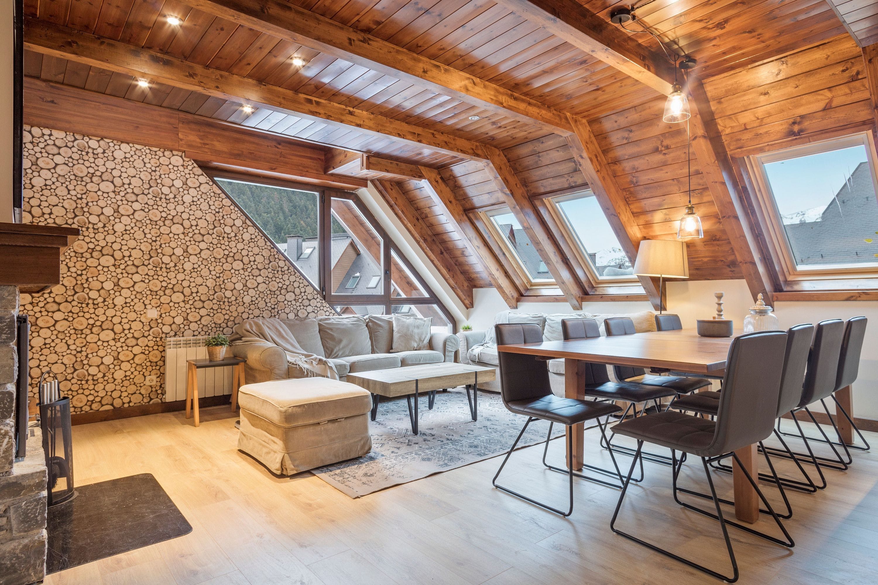 Villa Mestral Arties Valdaran: Spacious 4-Bedroom Apartment with Fireplace and Mountain Views, Val d’Aran