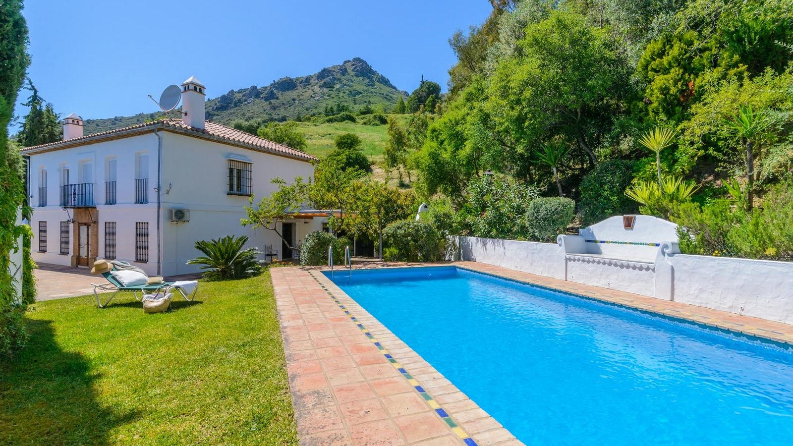 Villa Mestral Atalaya Estepona: Luxury 5-Bedroom Apartment with Pool and Spa, Estepona Malaga Region